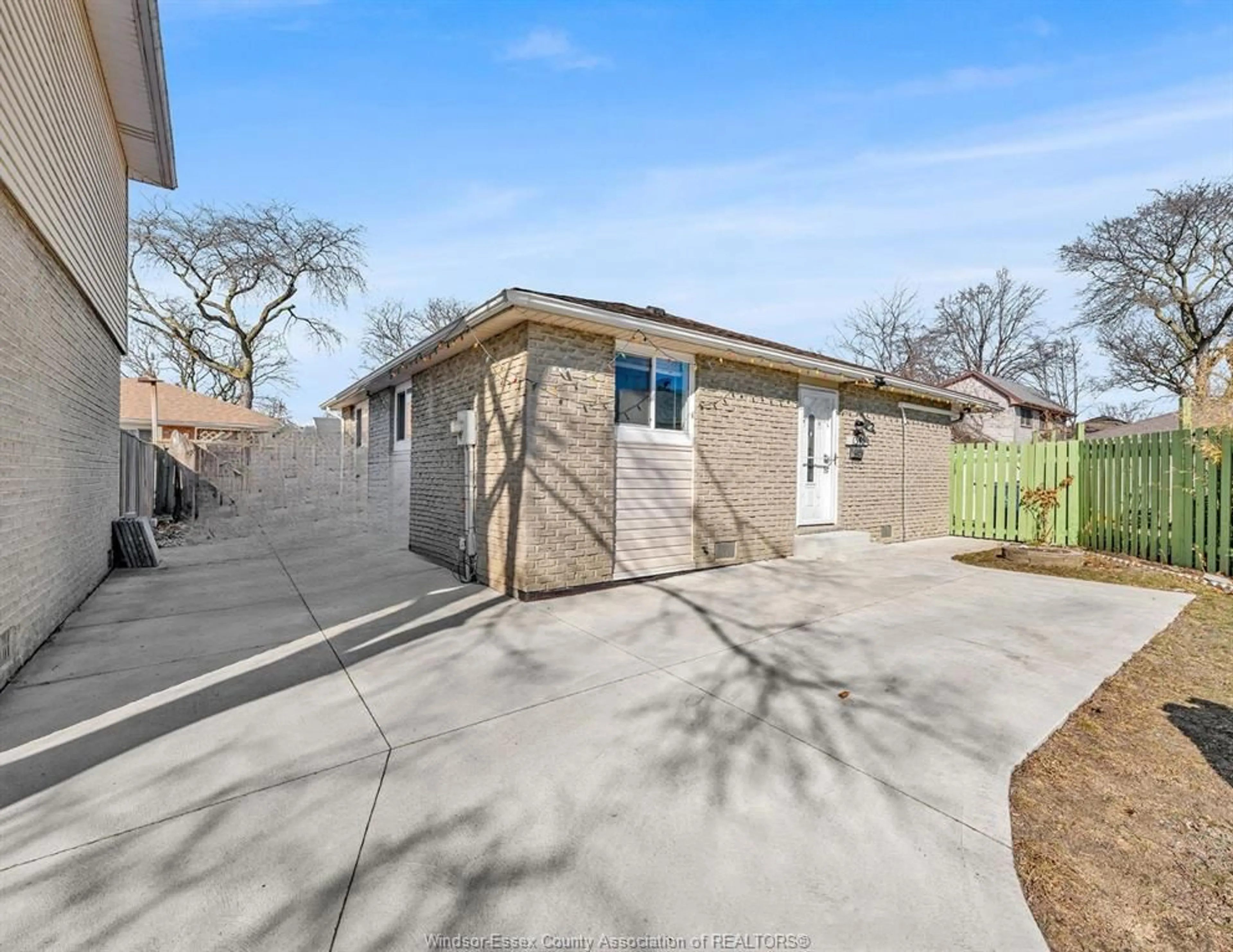 A pic from outside/outdoor area/front of a property/back of a property/a pic from drone, street for 1345 BENTCLIFFE Crt, Windsor Ontario N8S 4L2