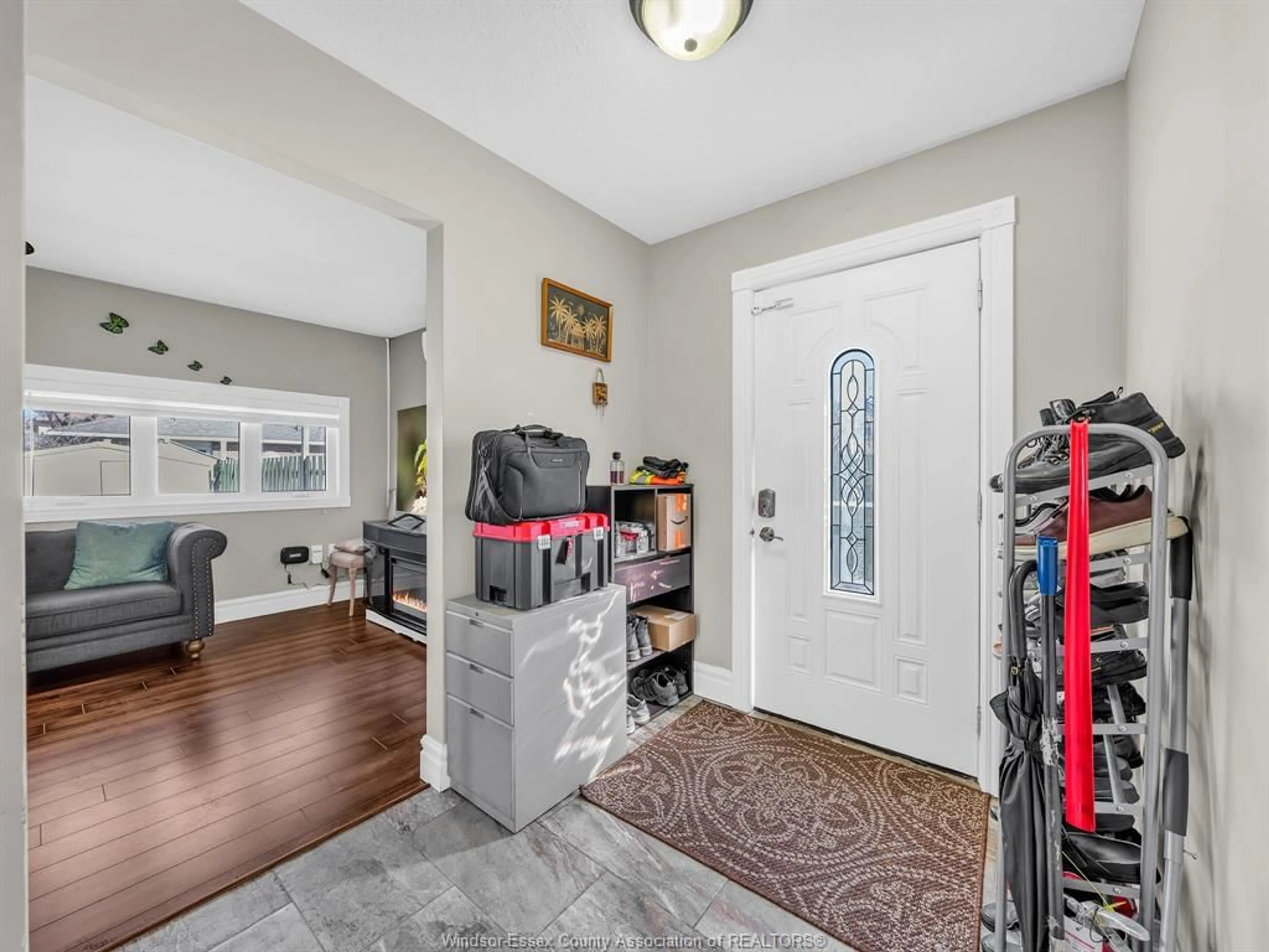 Indoor entryway for 1345 BENTCLIFFE Crt, Windsor Ontario N8S 4L2