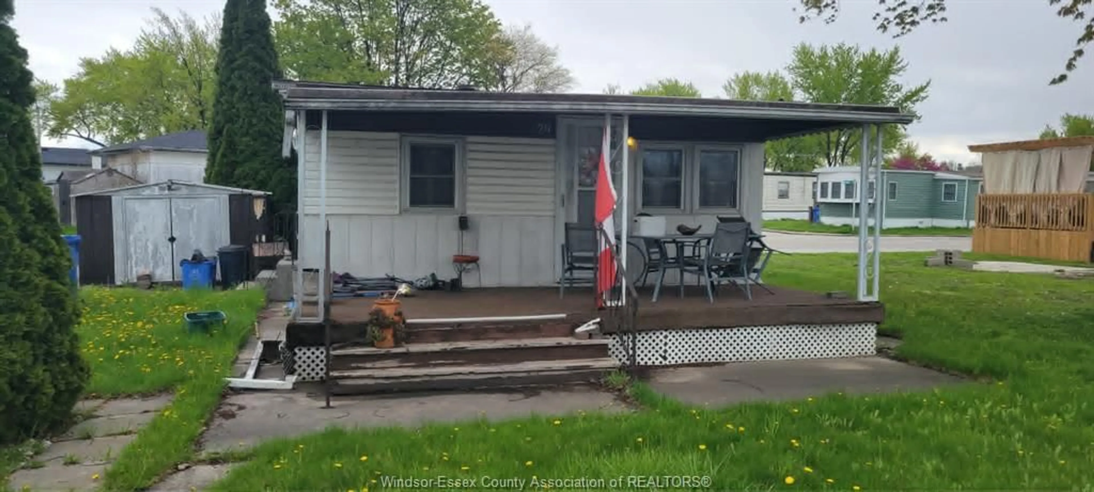 Home with vinyl exterior material, street for 29 ROBIN Cres, Lakeshore Ontario N8N 2R8