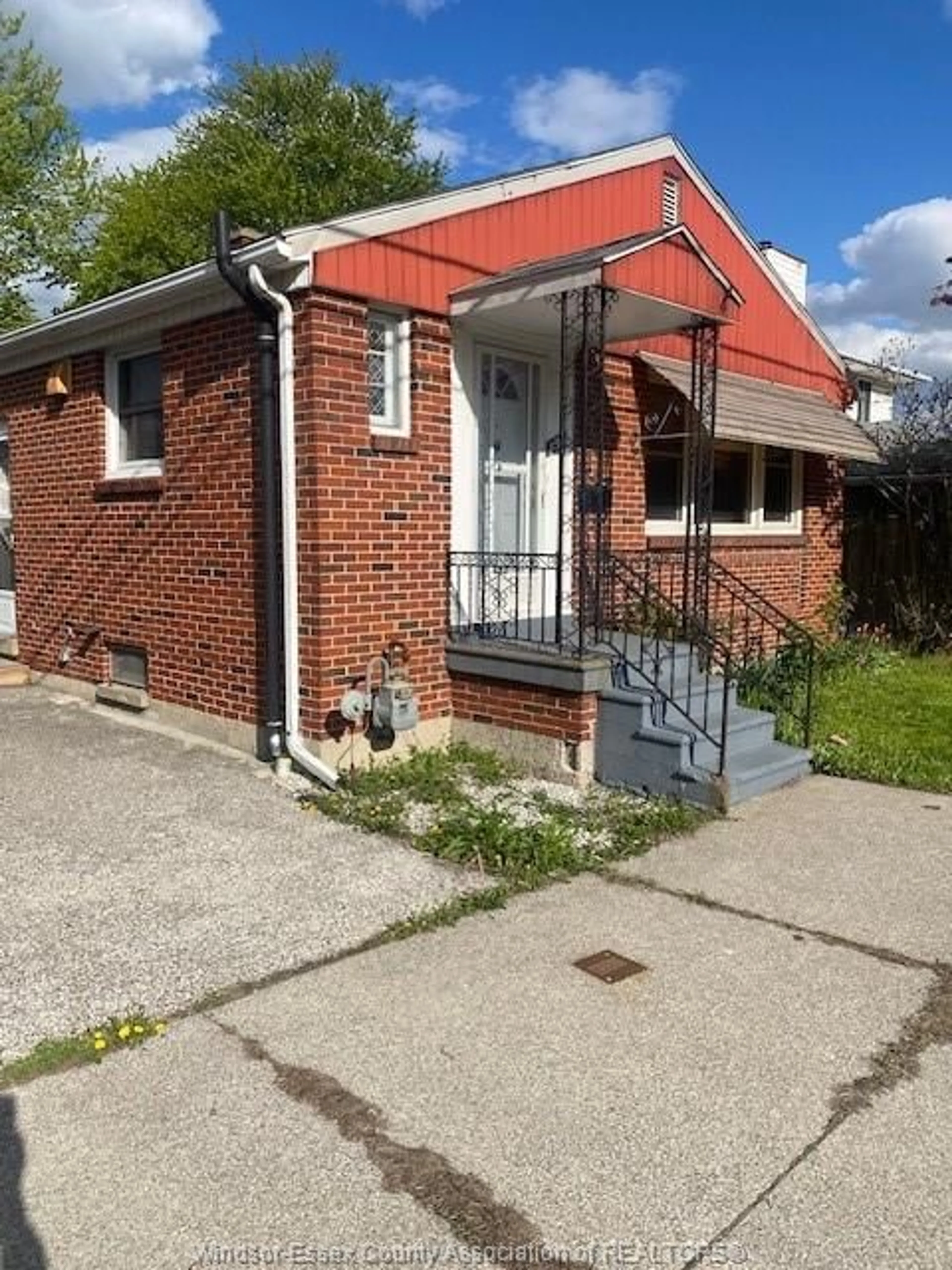 Home with brick exterior material, street for 850 LAUZON, Windsor Ontario N8S 3M5