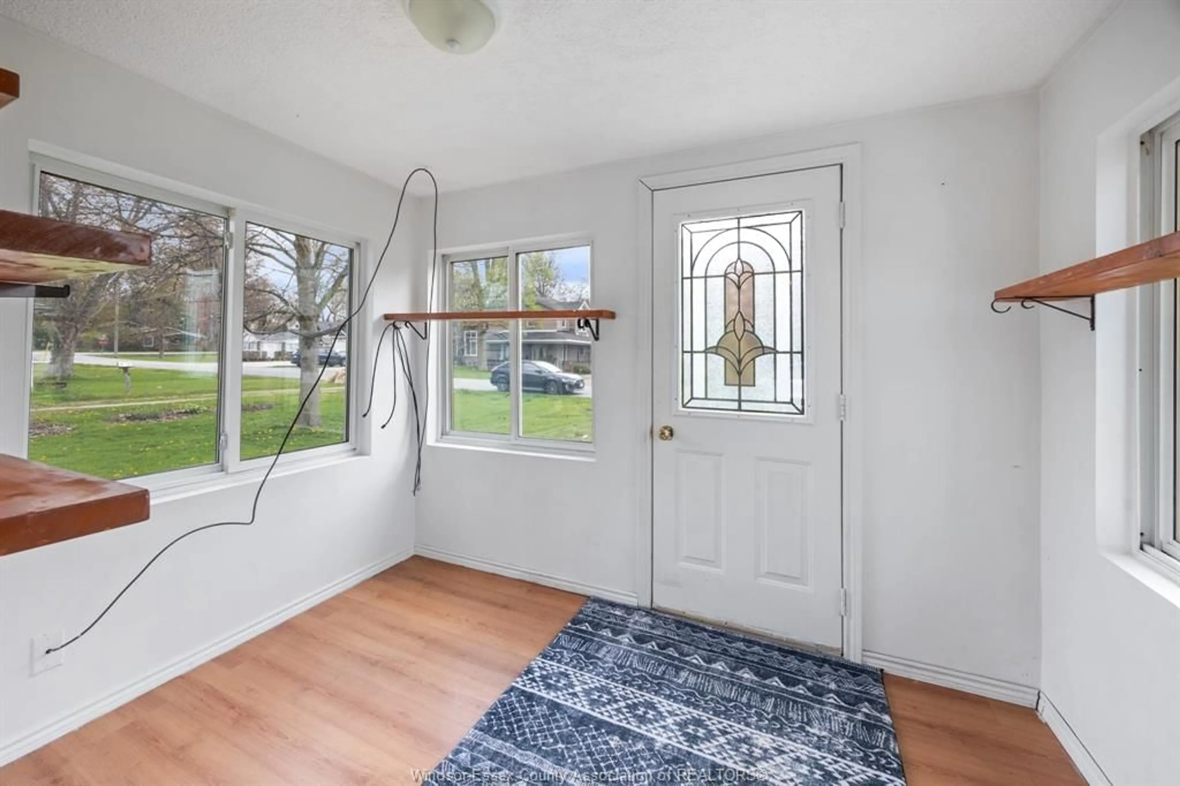 Indoor entryway for 855 ERIE Ave, Kingsville Ontario N9Y 3C9