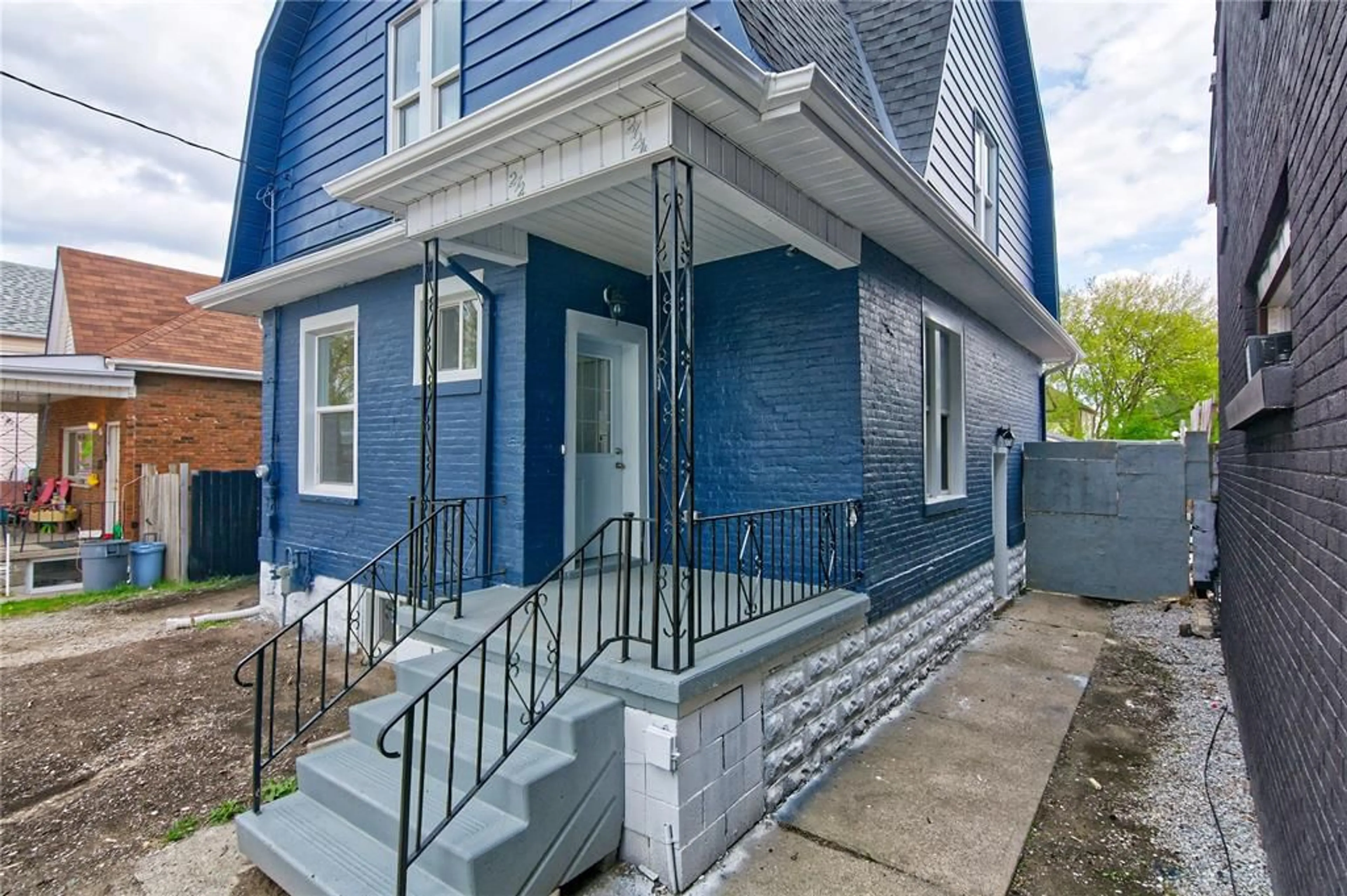 Home with brick exterior material, street for 272 VIDAL St, Sarnia Ontario N7T 2T7