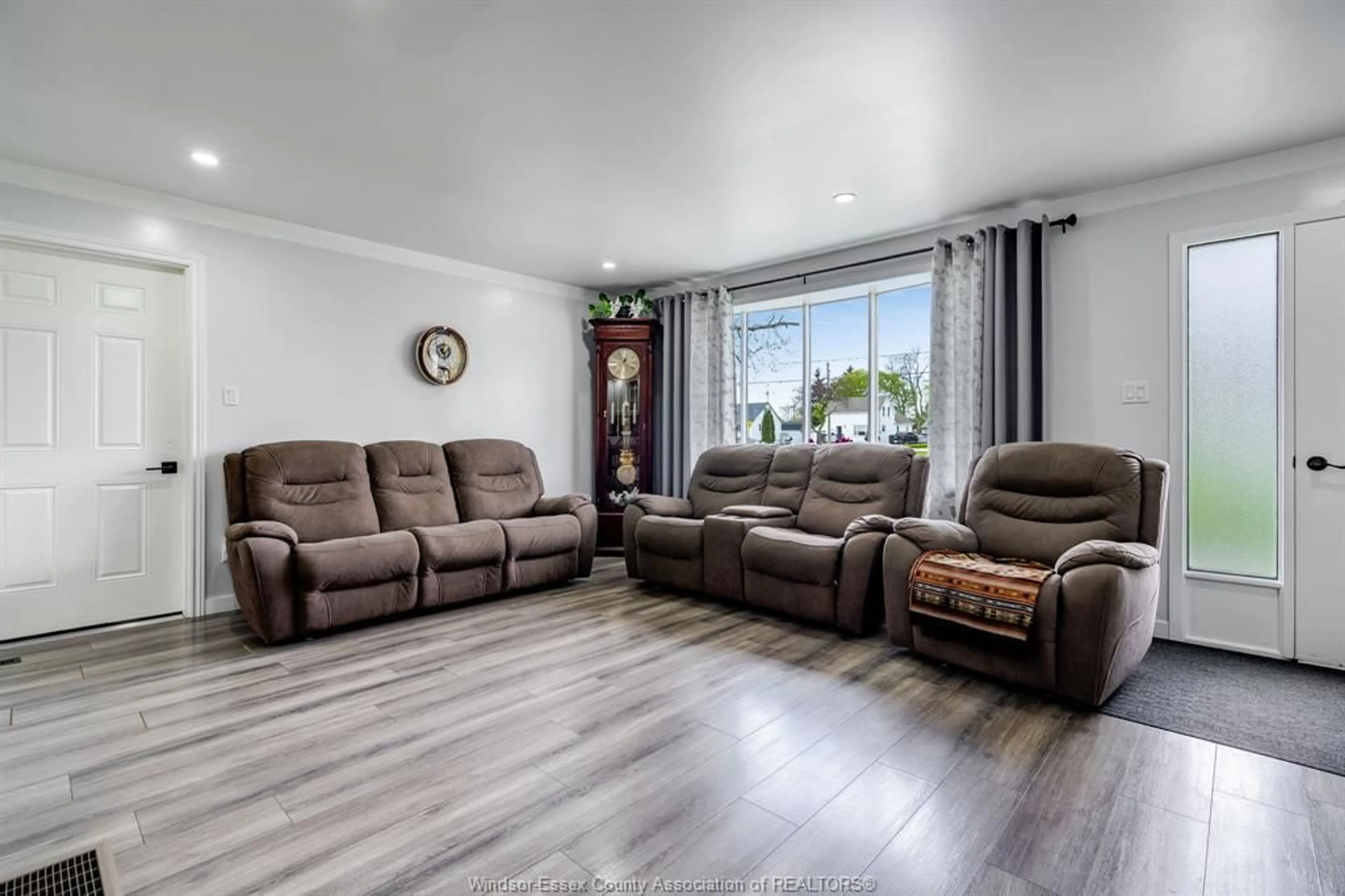 Living room with furniture, unknown for 1852 Service Rd, Ruthven Ontario N0P 2G0