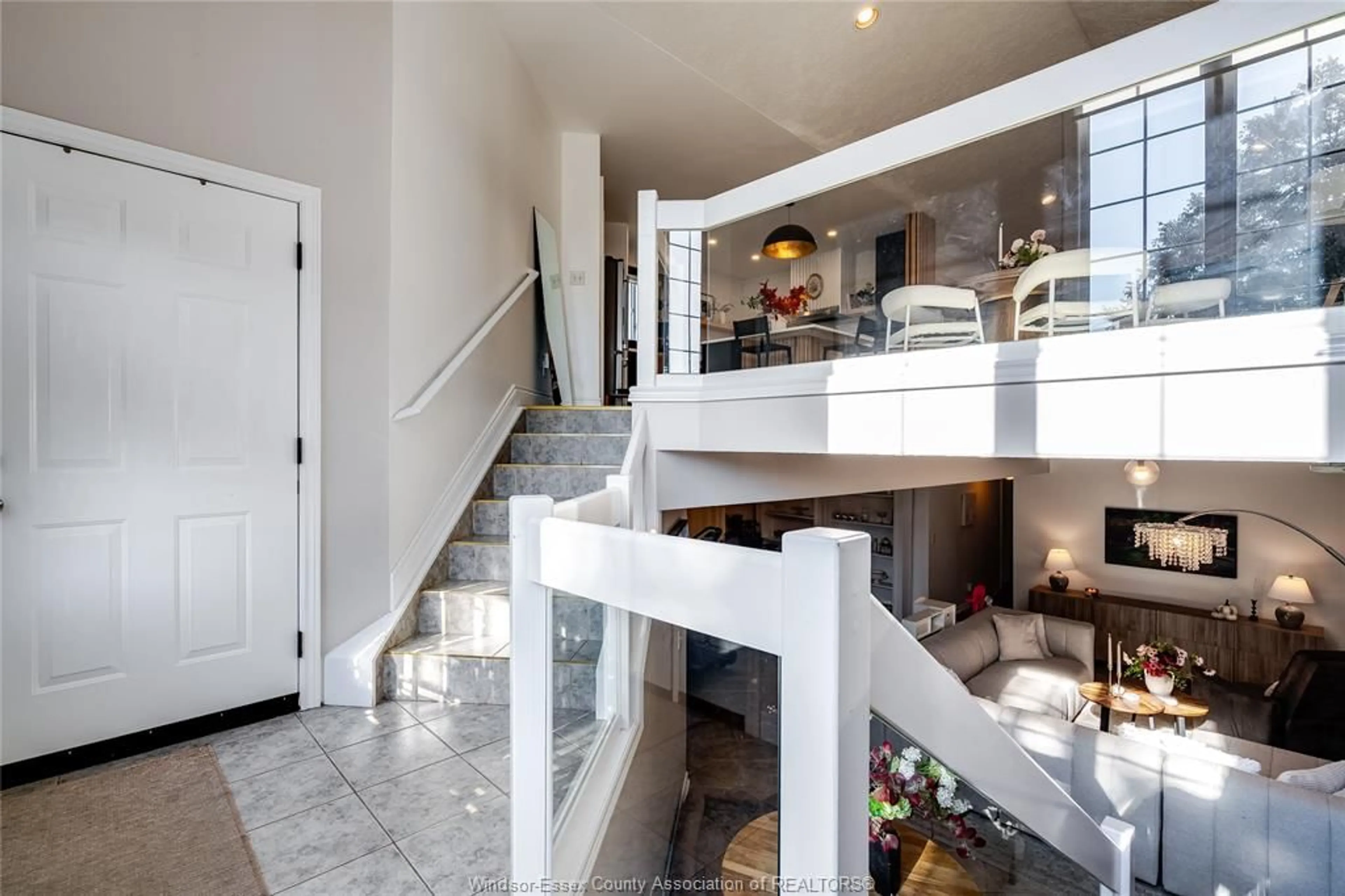 Indoor foyer for 135 STURGEON MEADOWS, Leamington Ontario N8H 5L1