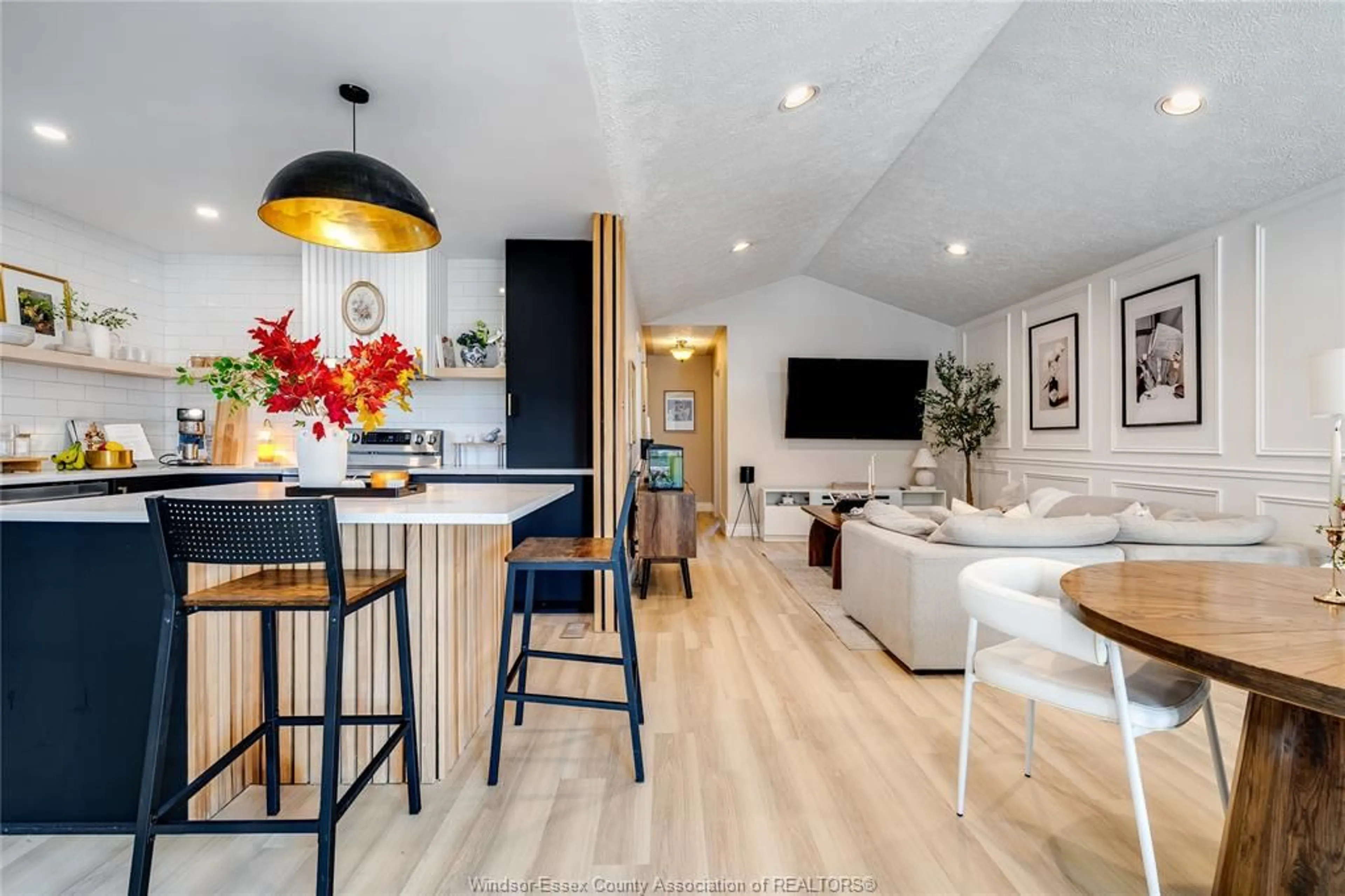 Open concept kitchen, wood/laminate floor for 135 STURGEON MEADOWS, Leamington Ontario N8H 5L1