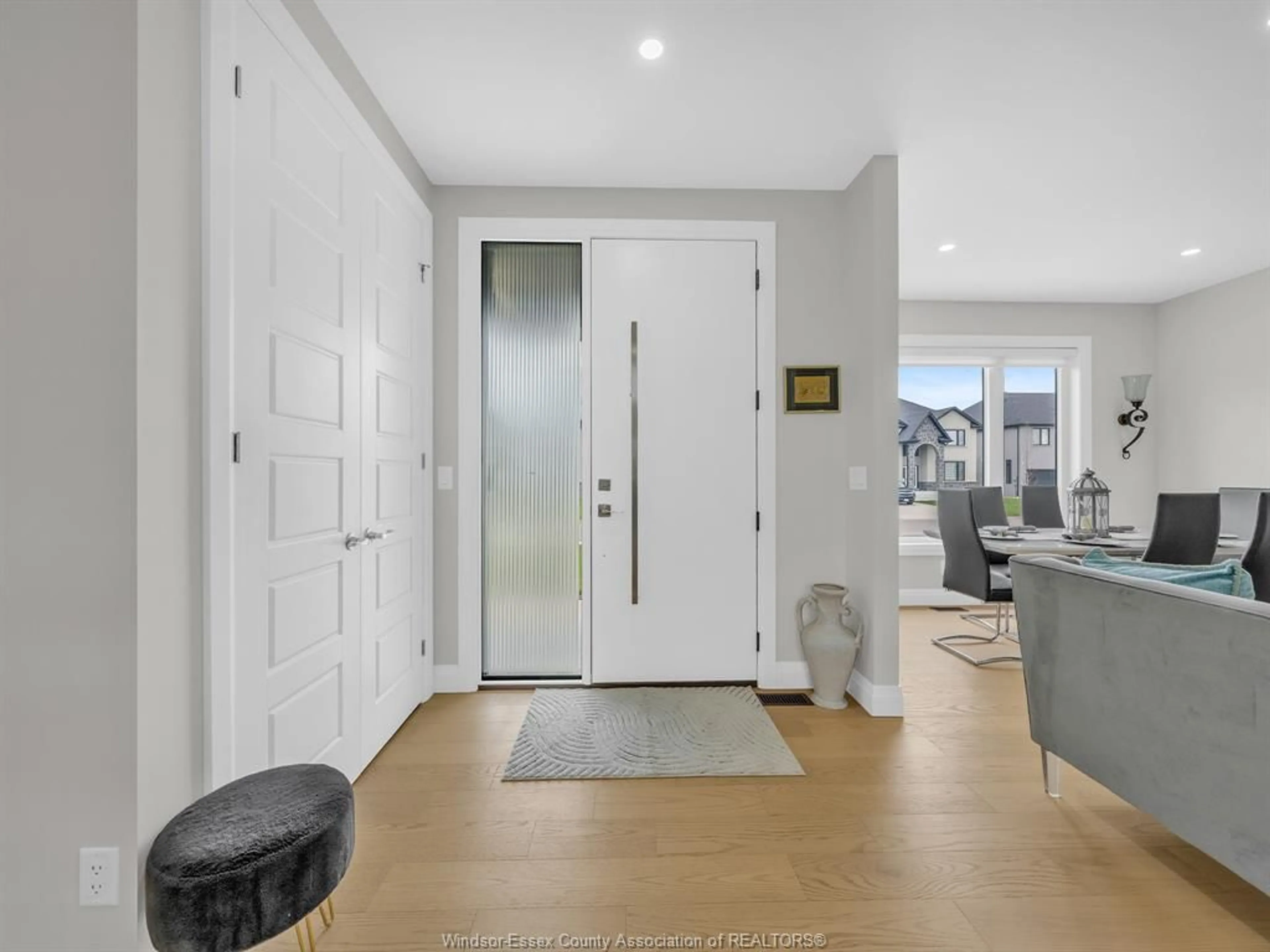Indoor entryway for 192 WHELAN Dr, Amherstburg Ontario N9V 0G9