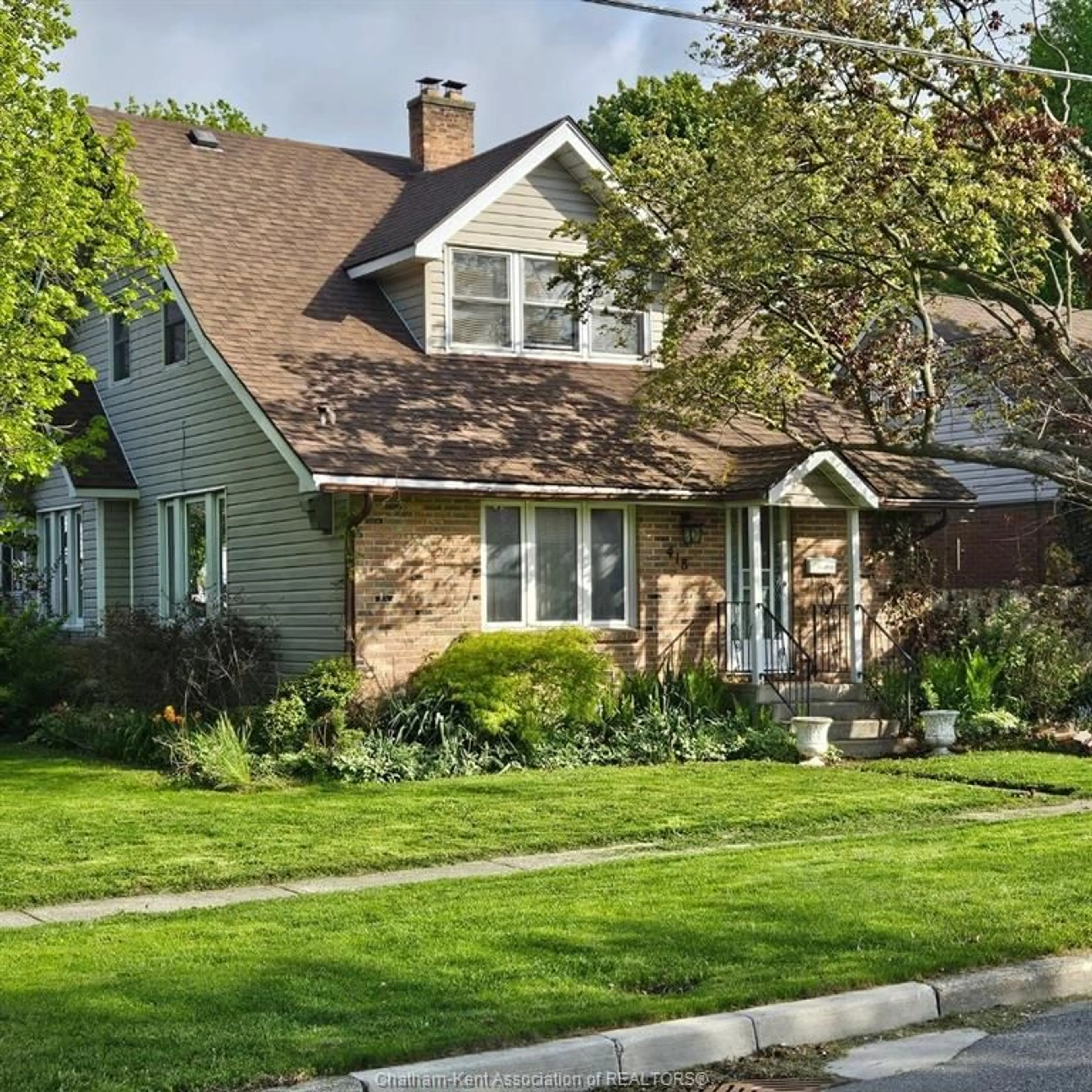 Home with brick exterior material, street for 418 Gillard St, Wallaceburg Ontario N8A 1N6