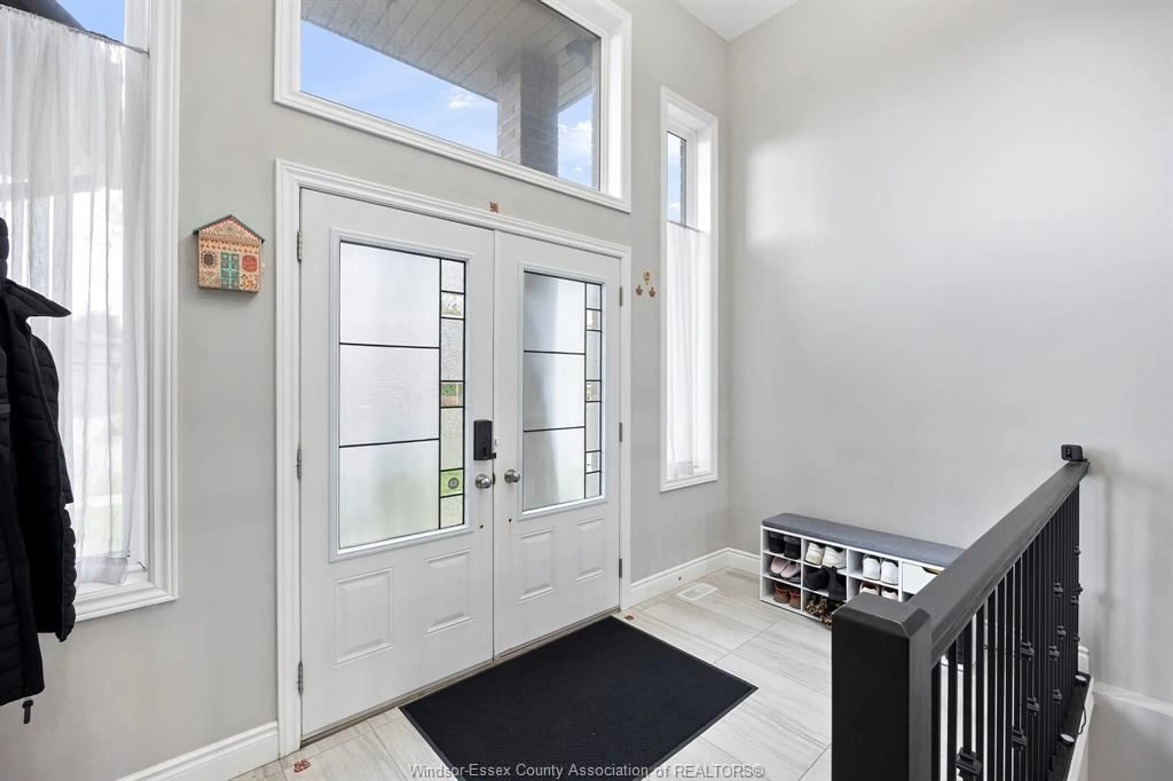 Indoor entryway for 1280 EASTLAWN, Windsor Ontario N8S 3J1
