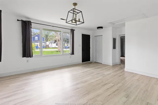 51 BALACLAVA, Amherstburg 4