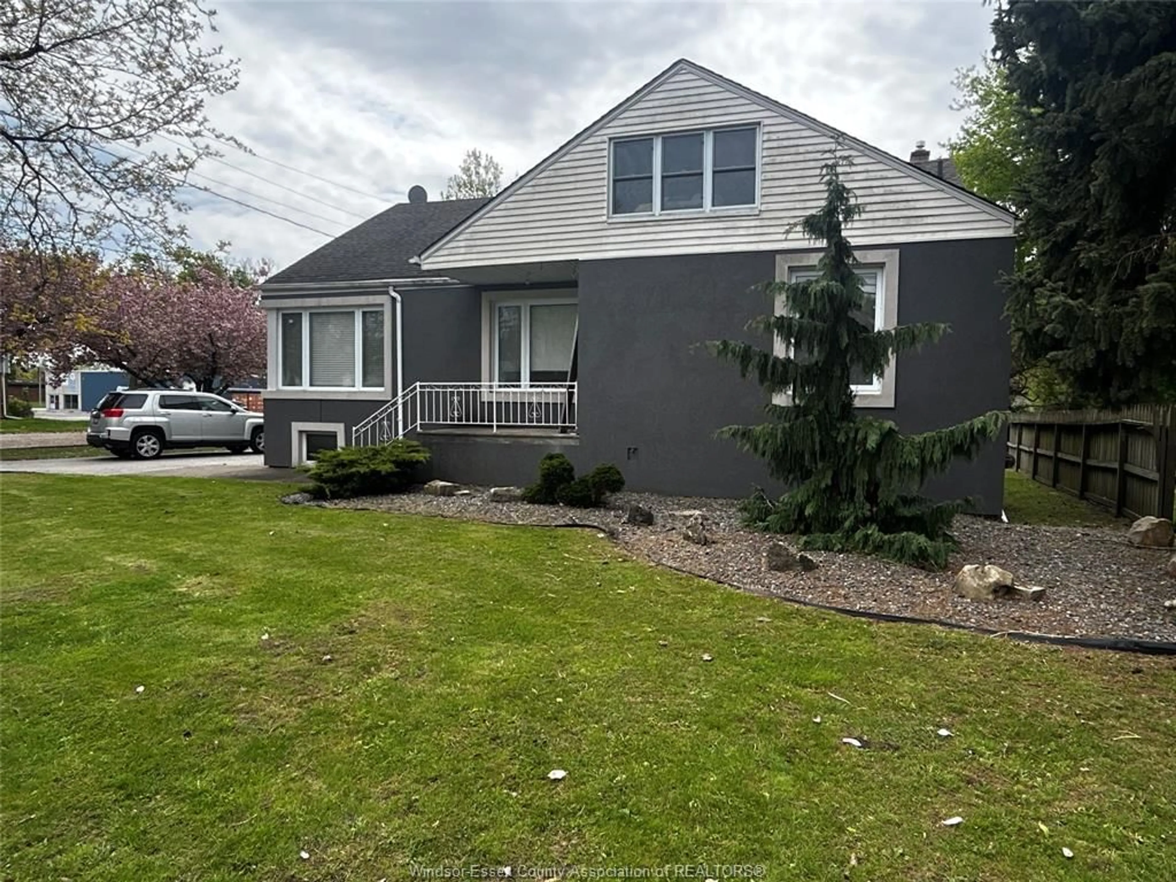 Home with vinyl exterior material, street for 485 Prince Rd, Windsor Ontario N9C 2Y7