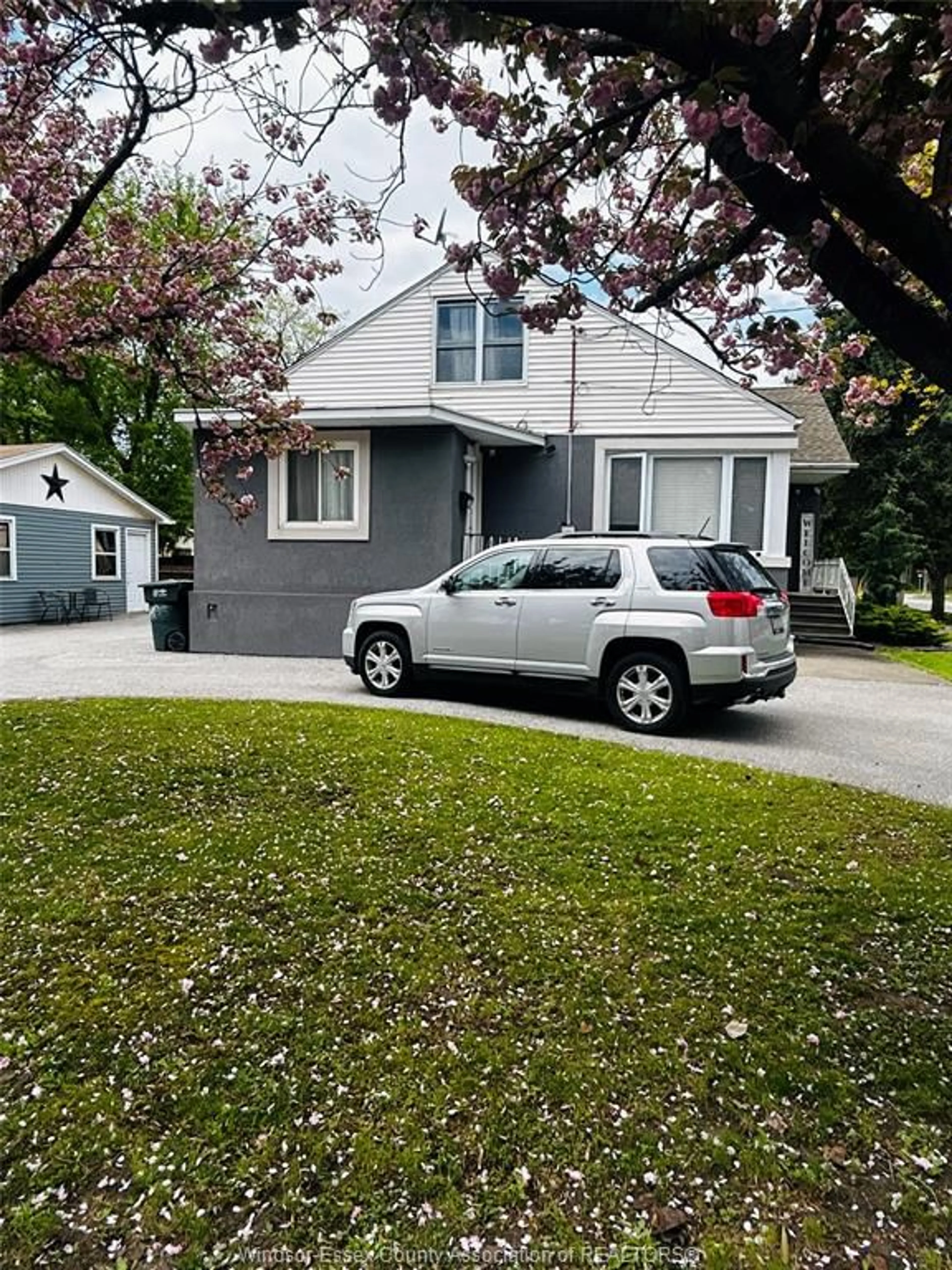 Home with vinyl exterior material, street for 485 Prince Rd, Windsor Ontario N9C 2Y7