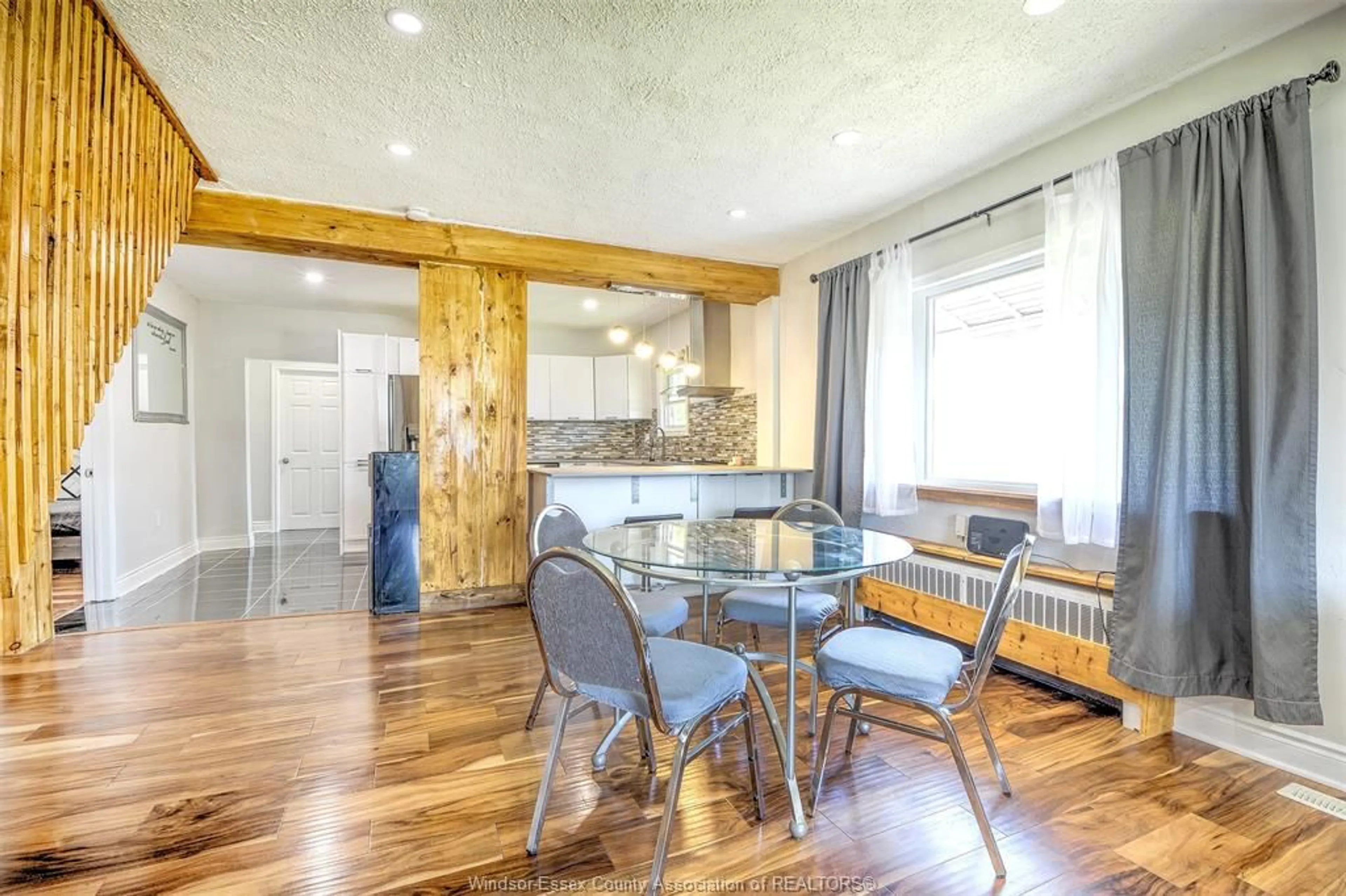 Dining room, wood/laminate floor for 616 BENSETTE St, Windsor Ontario N8X 2Y7