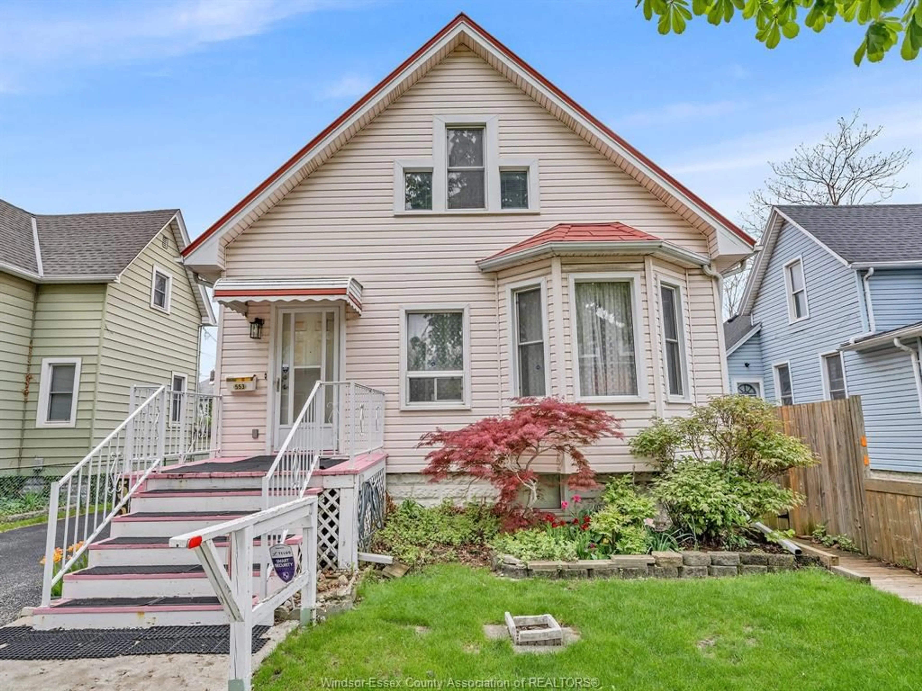 Home with vinyl exterior material, street for 553 OAK Ave, Windsor Ontario N9A 5E7