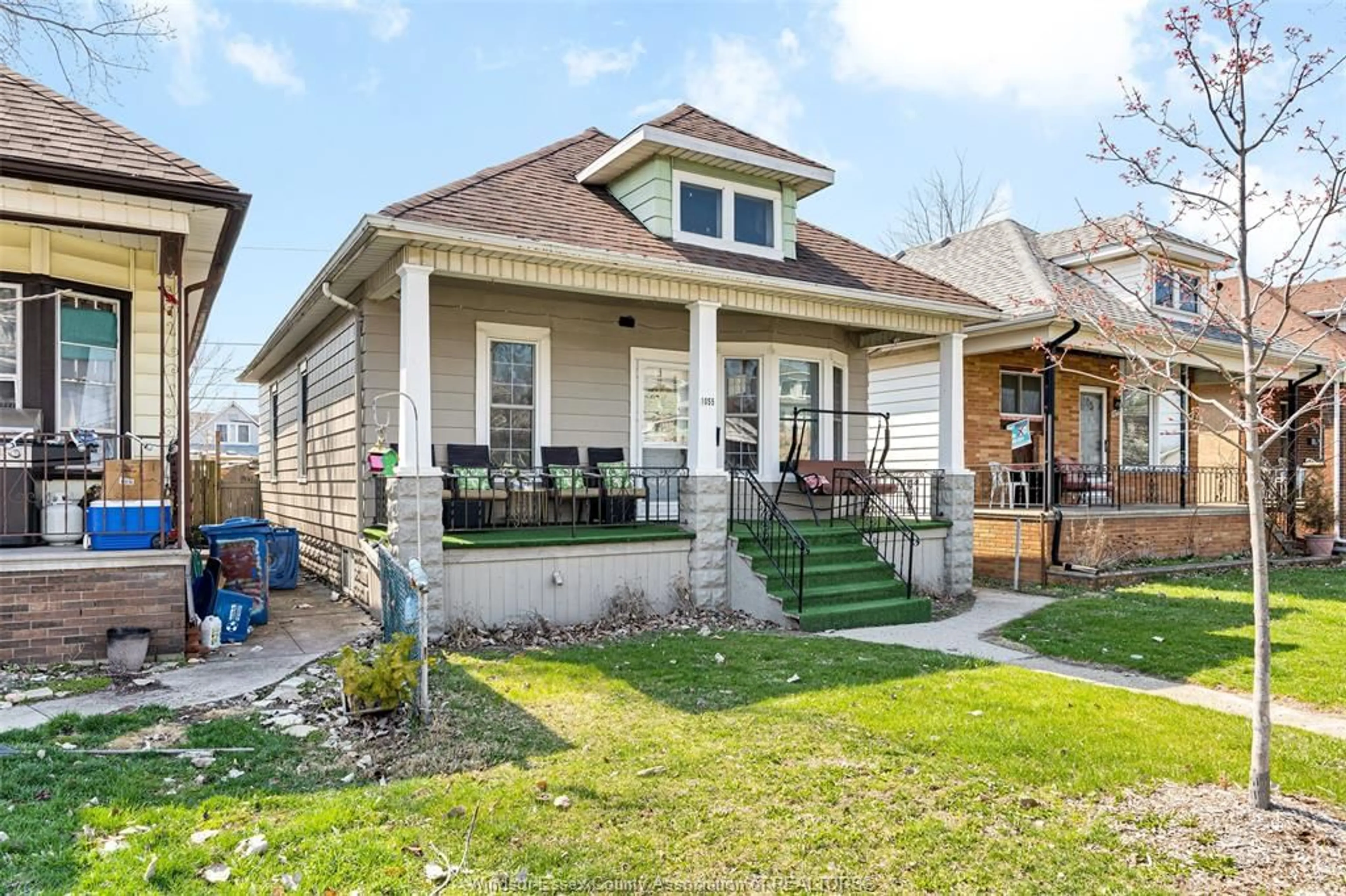 Unknown for 1055 HALL, Windsor Ontario N9A 2M6