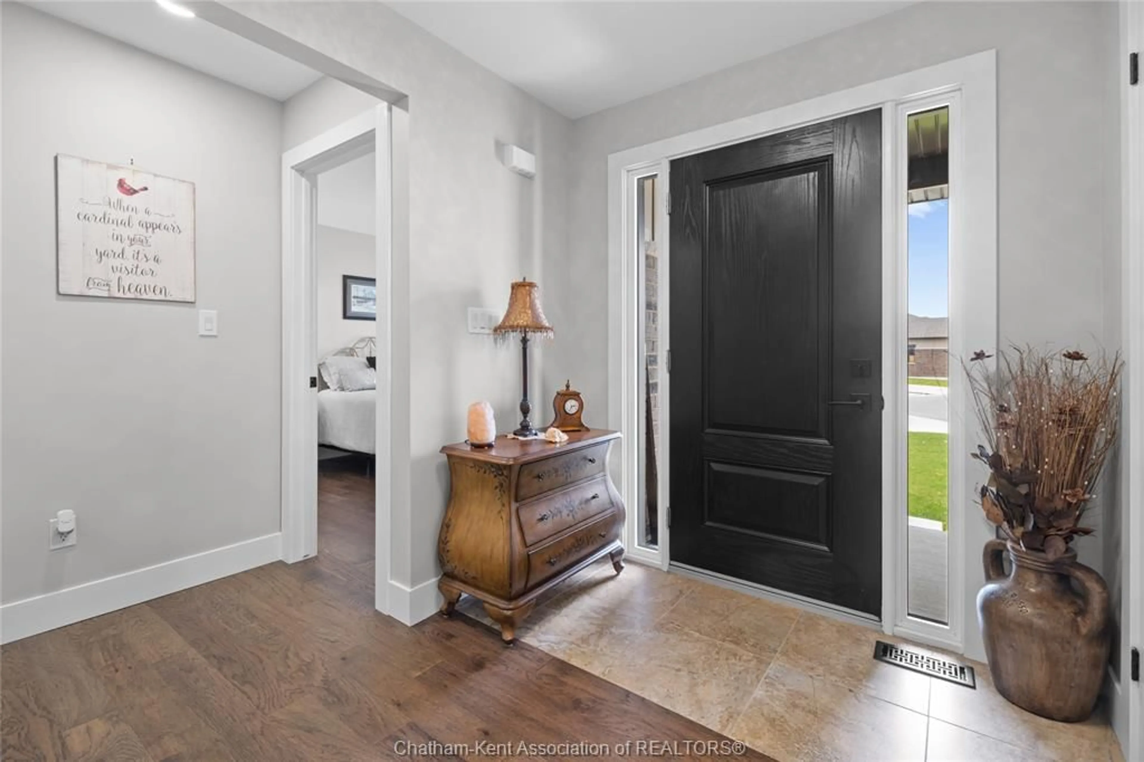 Indoor entryway for 86 Bordeaux Pl, Chatham Ontario N7M 0S4