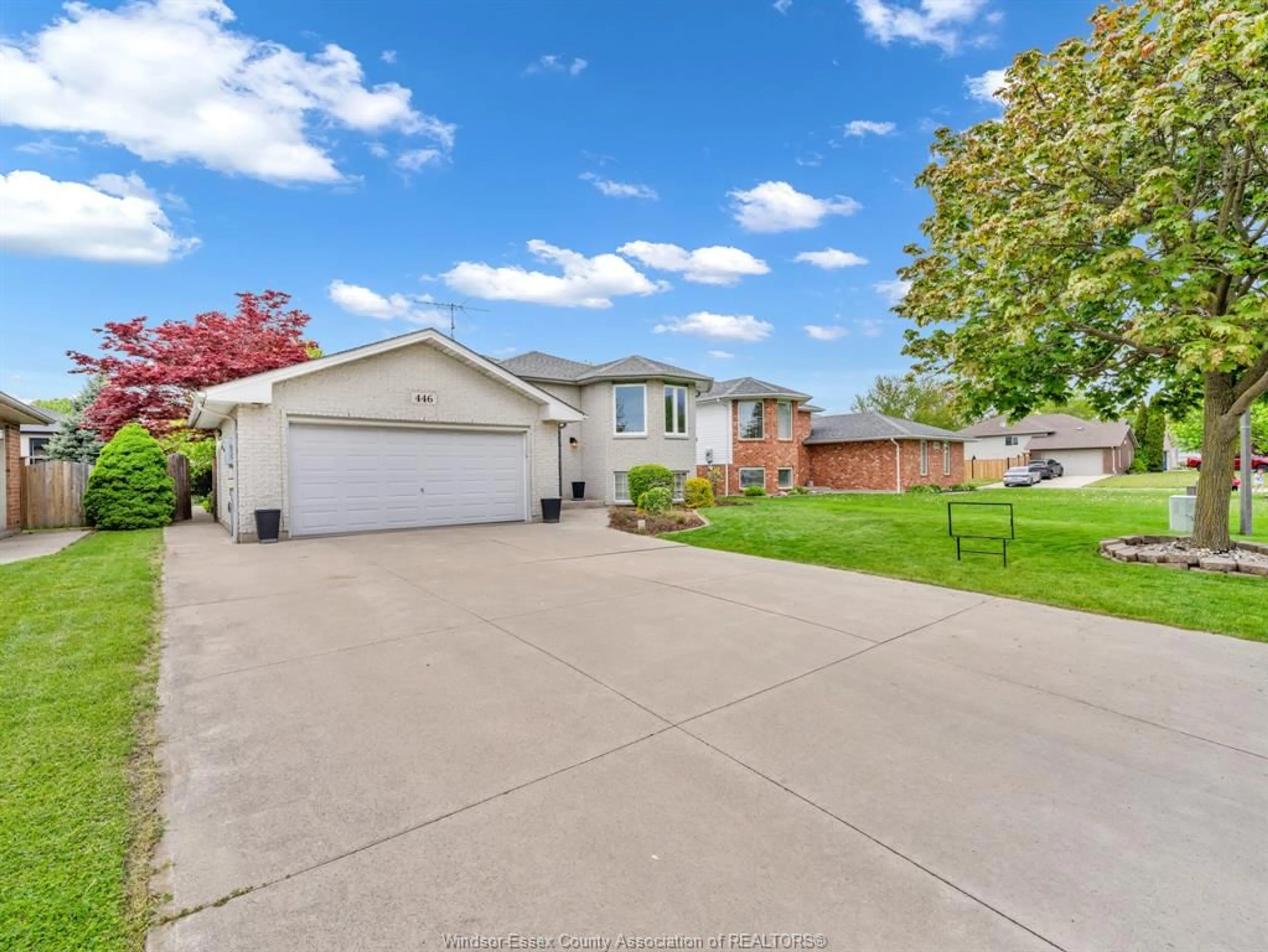A pic from outside/outdoor area/front of a property/back of a property/a pic from drone, street for 446 BRIAR RIDGE Ave, Amherstburg Ontario N9V 3W9
