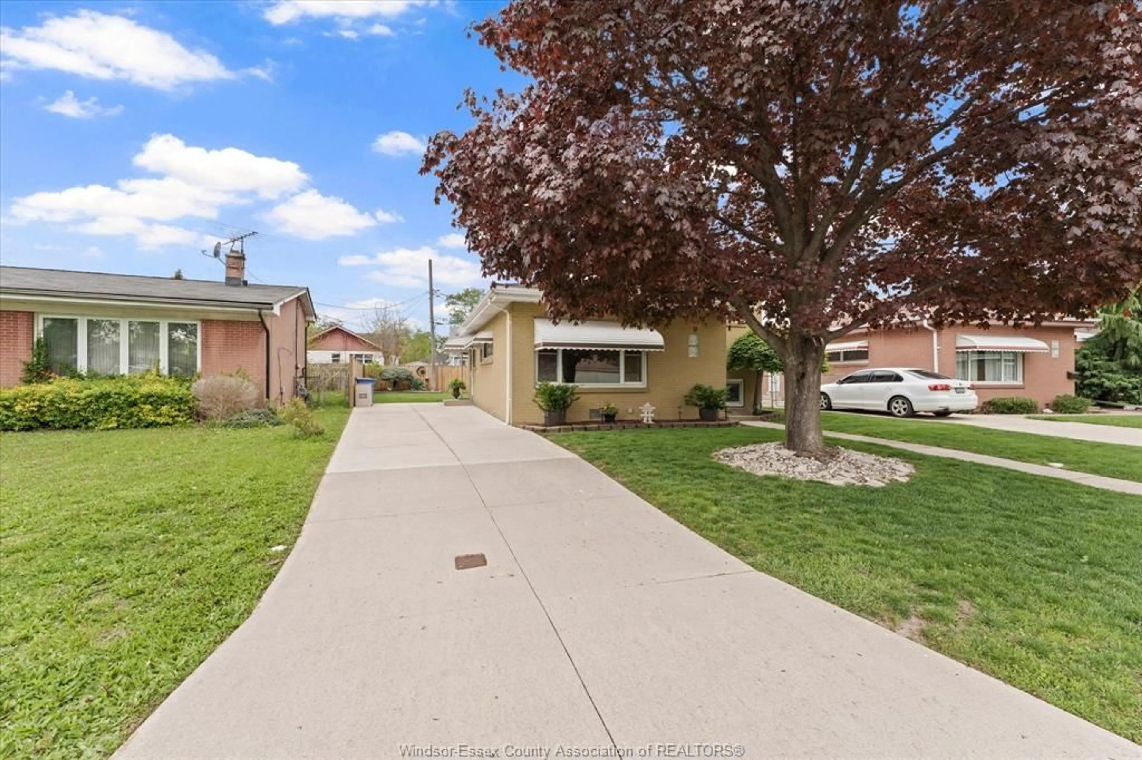 Patio, street for 3574 CONNAUGHT Ave, Windsor Ontario N9C 2B9