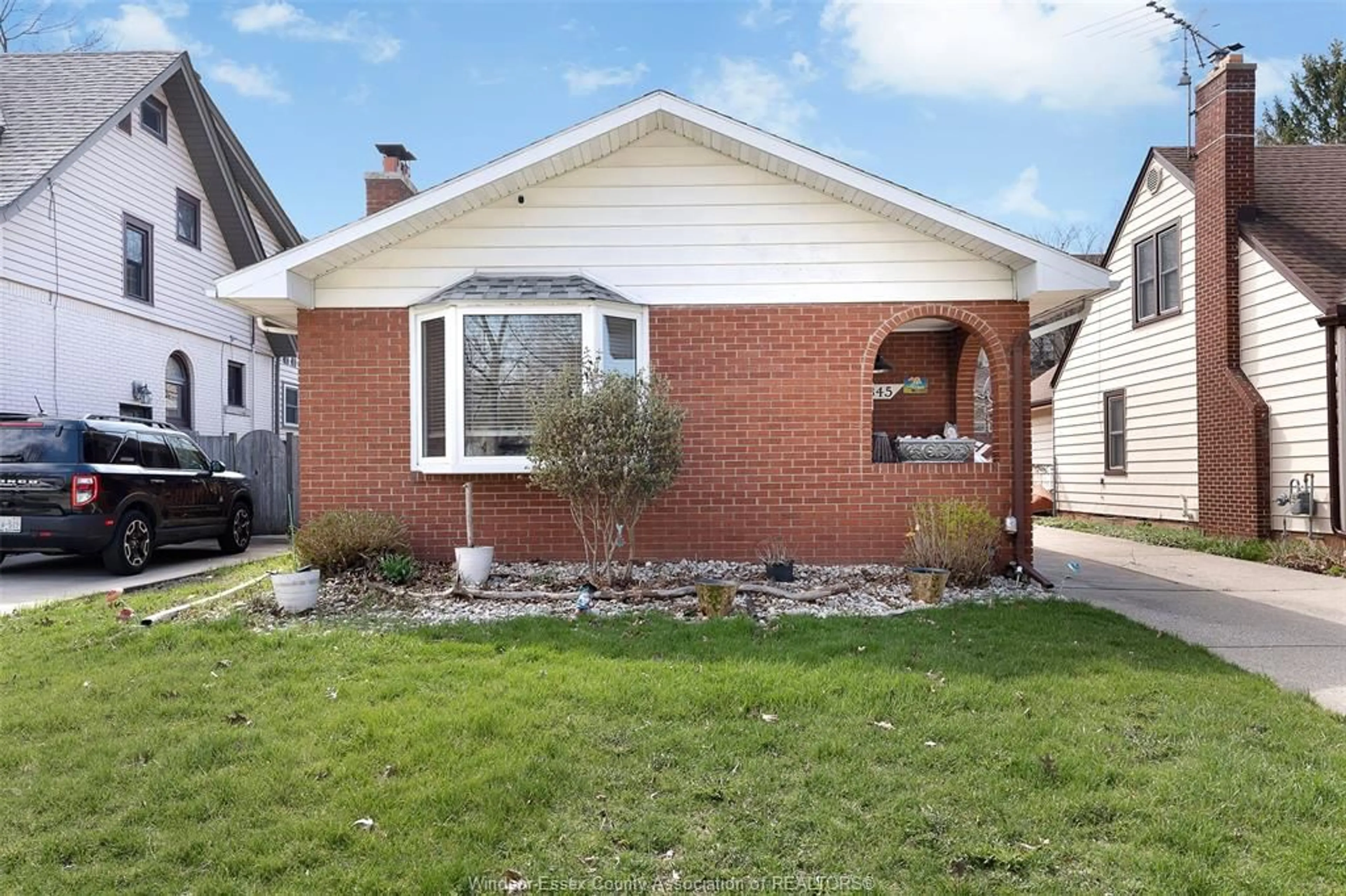 Home with brick exterior material, street for 845 GLIDDEN, Windsor Ontario N8S 2N6