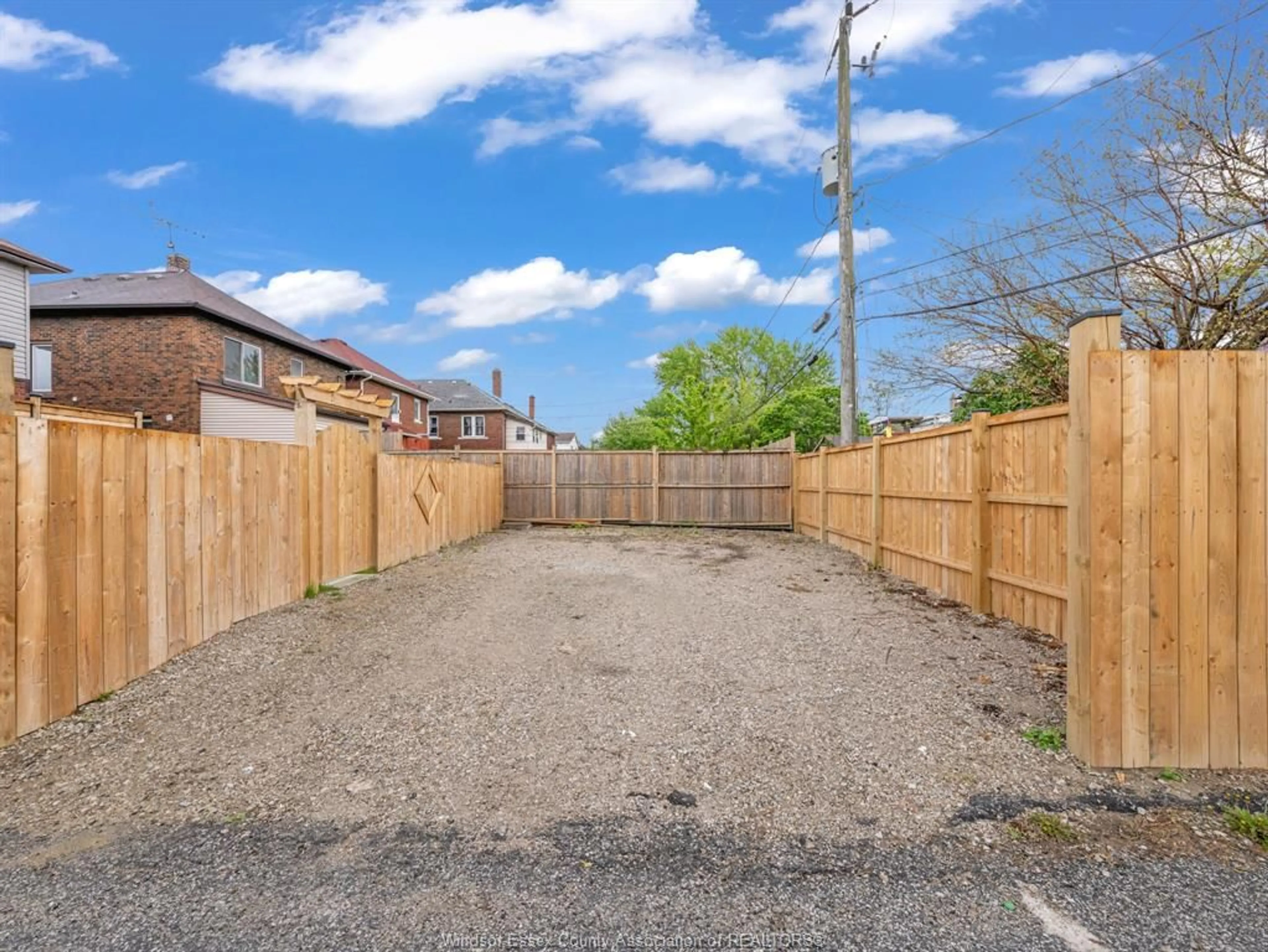 A pic from outside/outdoor area/front of a property/back of a property/a pic from drone, street for 1219 ELSMERE Ave, Windsor Ontario N9A 2B1