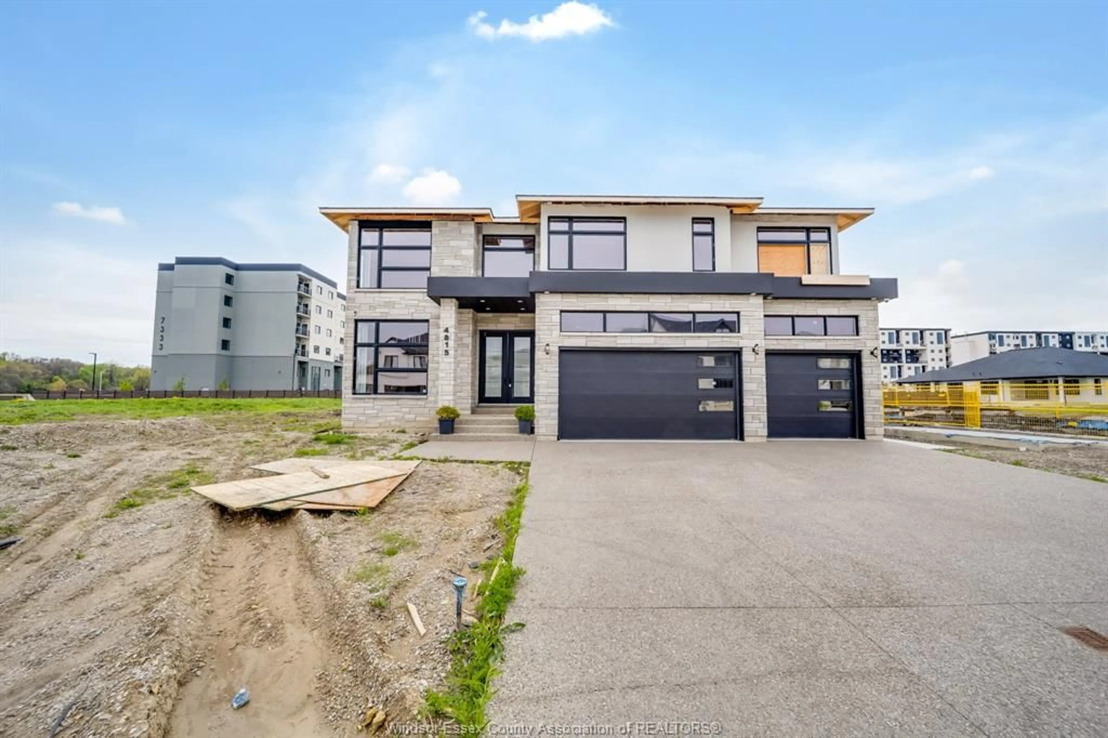 Unknown for 4815 TERRA BELLA Dr, LaSalle Ontario N9H 1H5