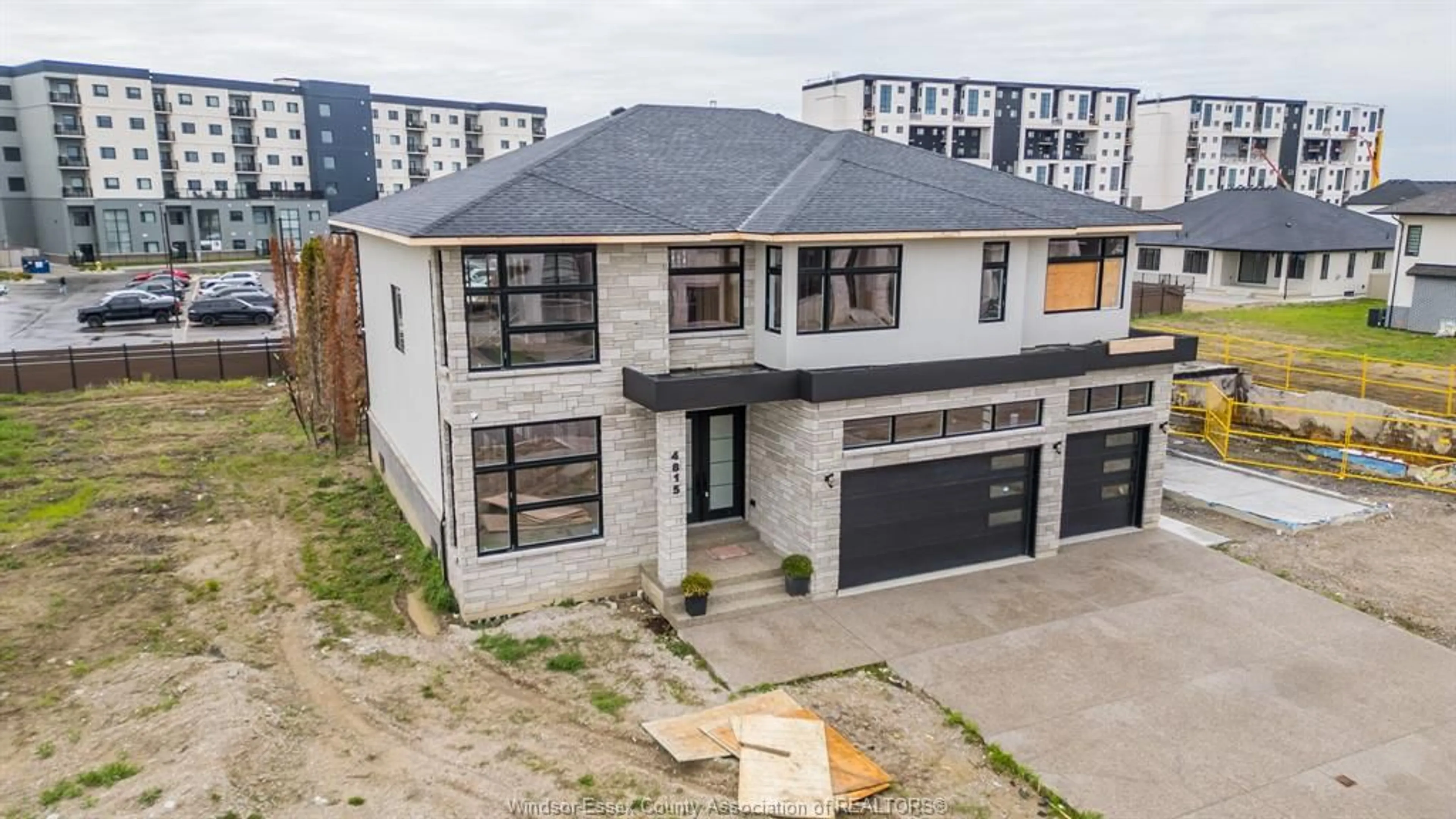 Home with brick exterior material, building for 4815 TERRA BELLA Dr, LaSalle Ontario N9H 1H5