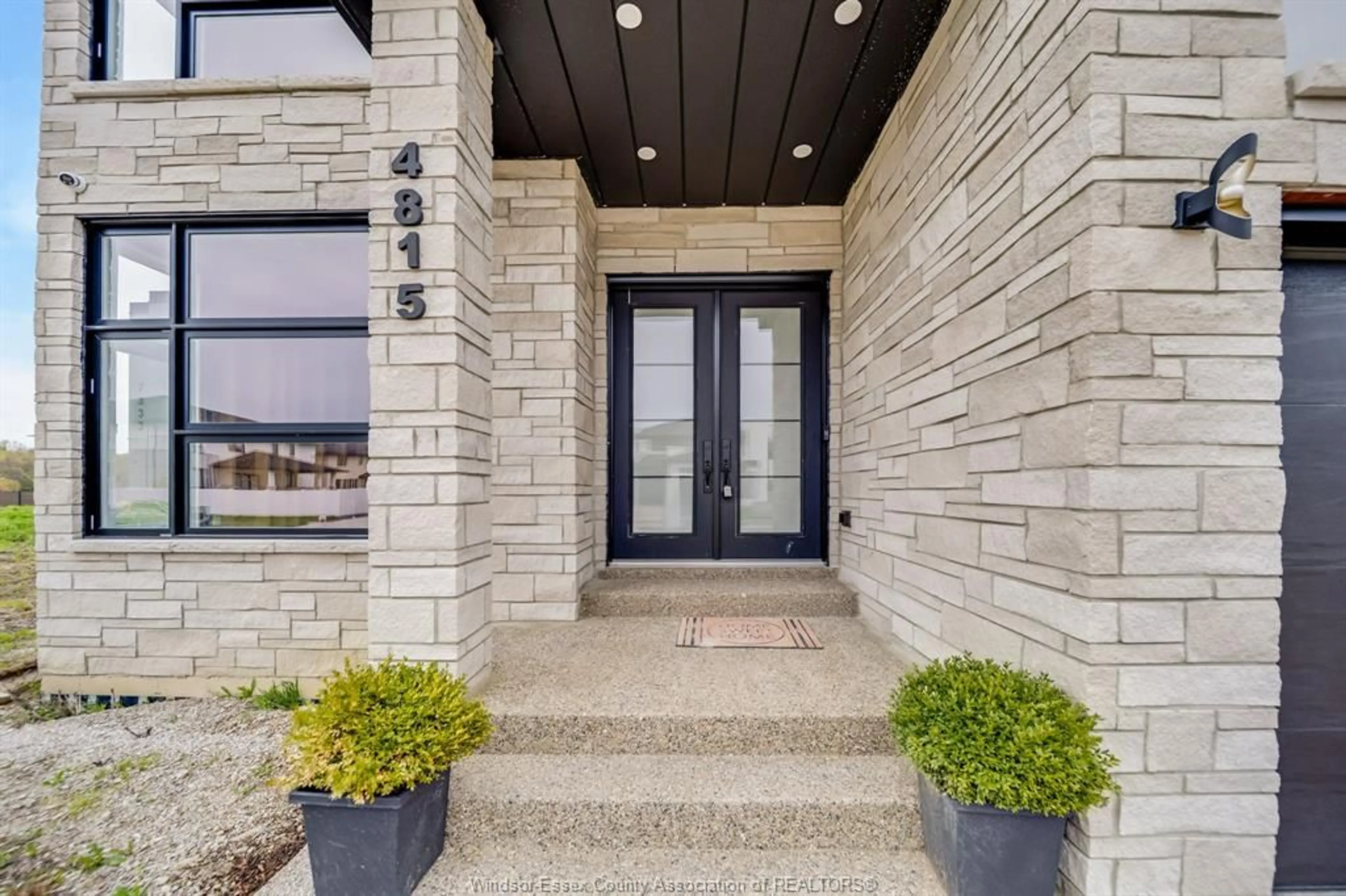 Indoor entryway for 4815 TERRA BELLA Dr, LaSalle Ontario N9H 1H5
