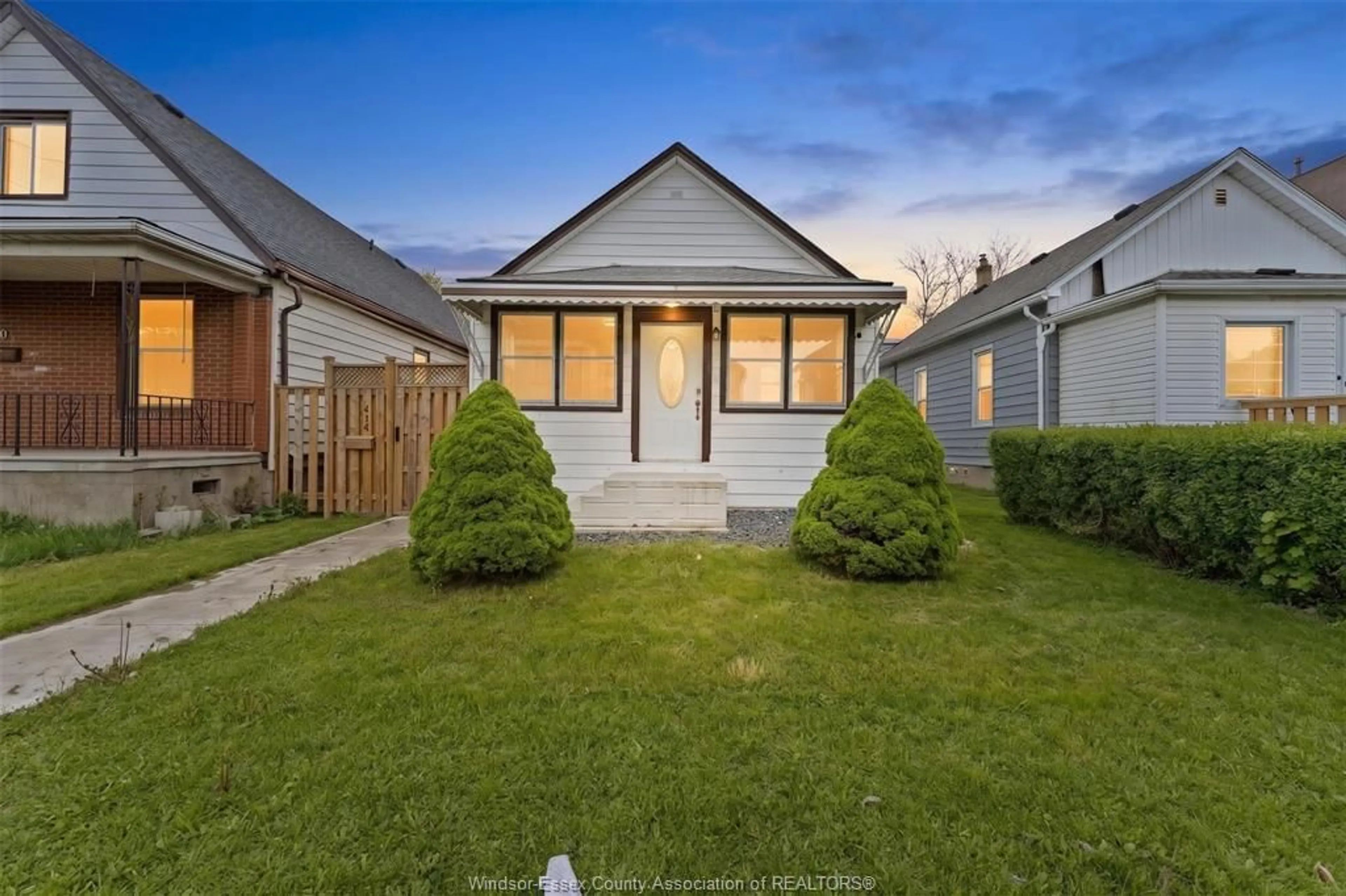 Unknown for 414 PARENT Ave, Windsor Ontario N9A 2C1