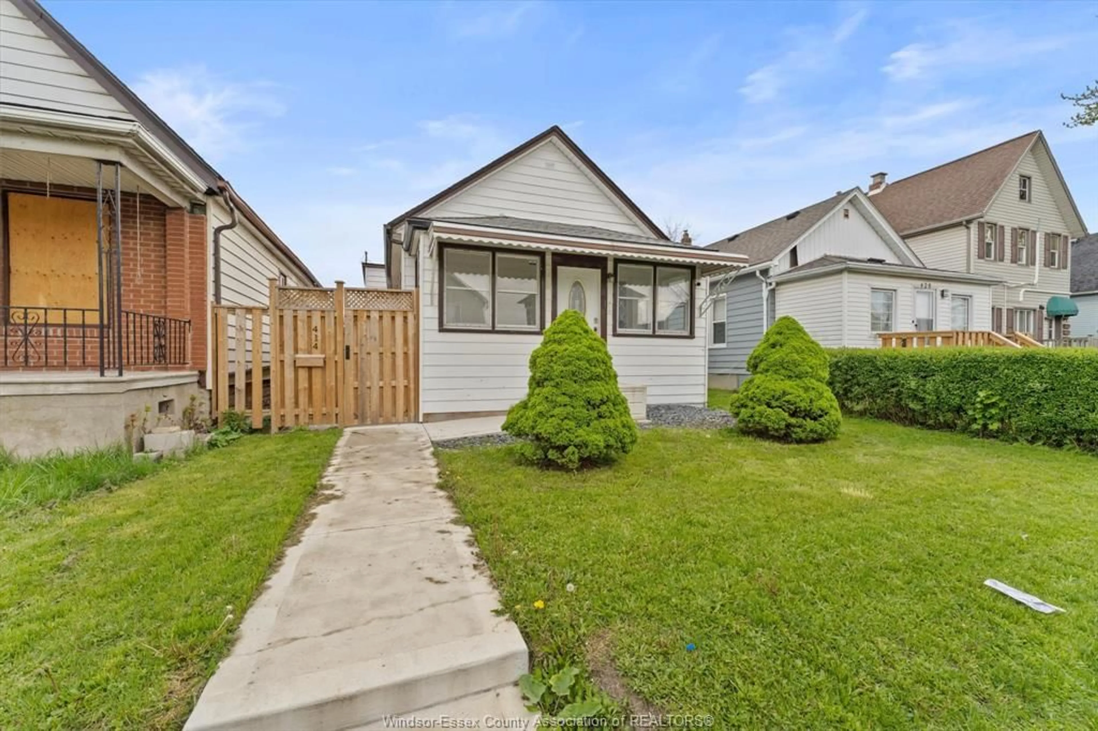 Unknown for 414 PARENT Ave, Windsor Ontario N9A 2C1