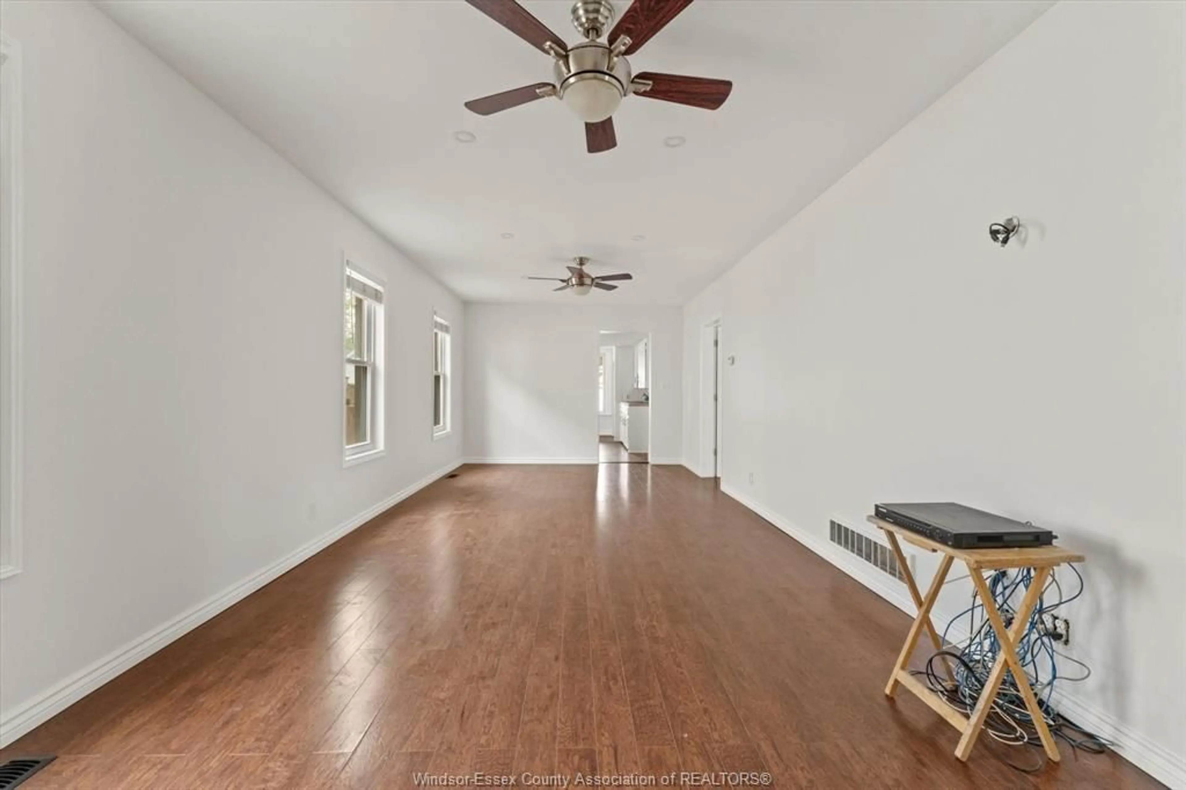 A pic of a room for 414 PARENT Ave, Windsor Ontario N9A 2C1