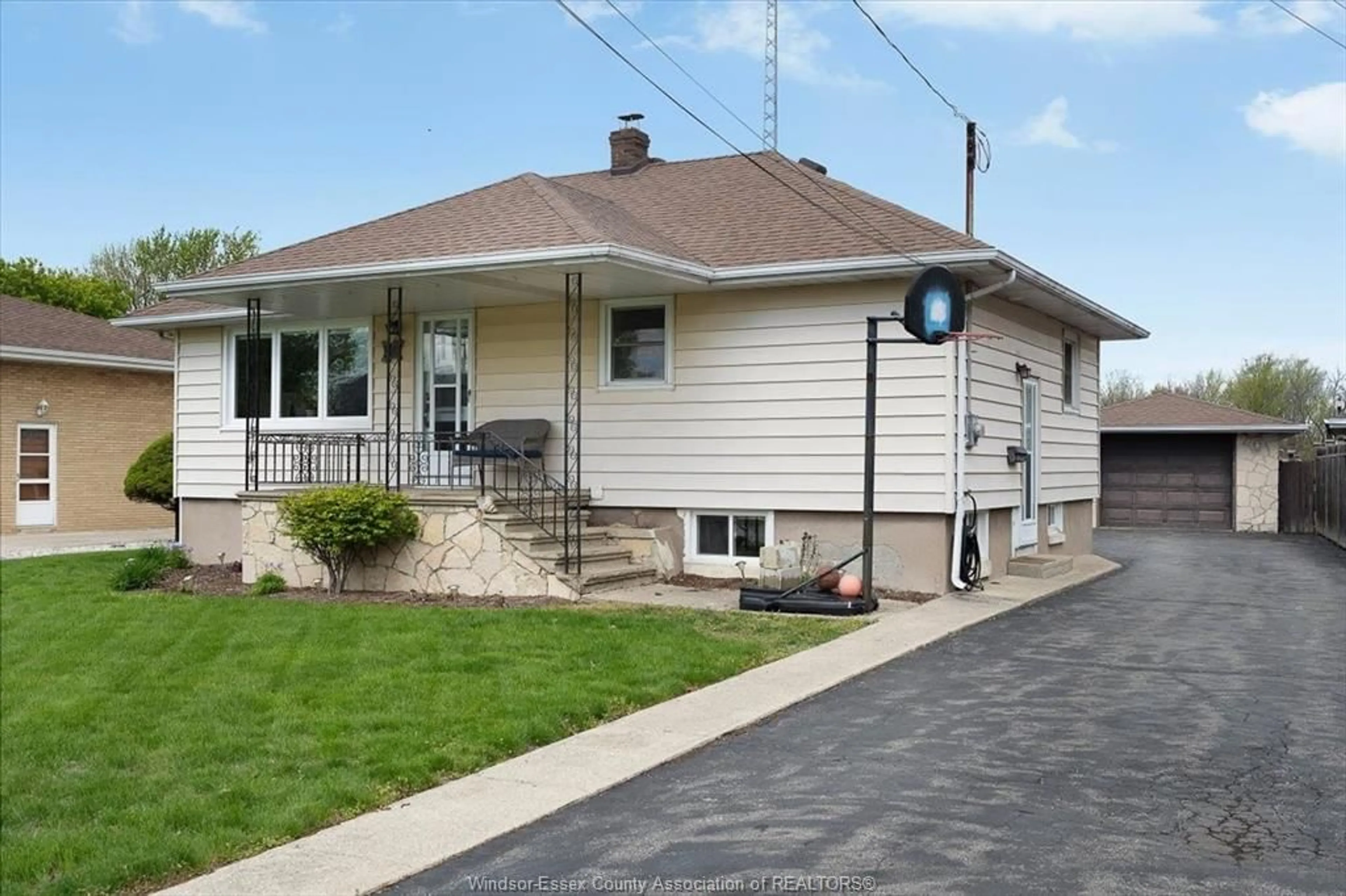 Home with vinyl exterior material, street for 34 TEXAS Rd, Amherstburg Ontario N9V 2R7