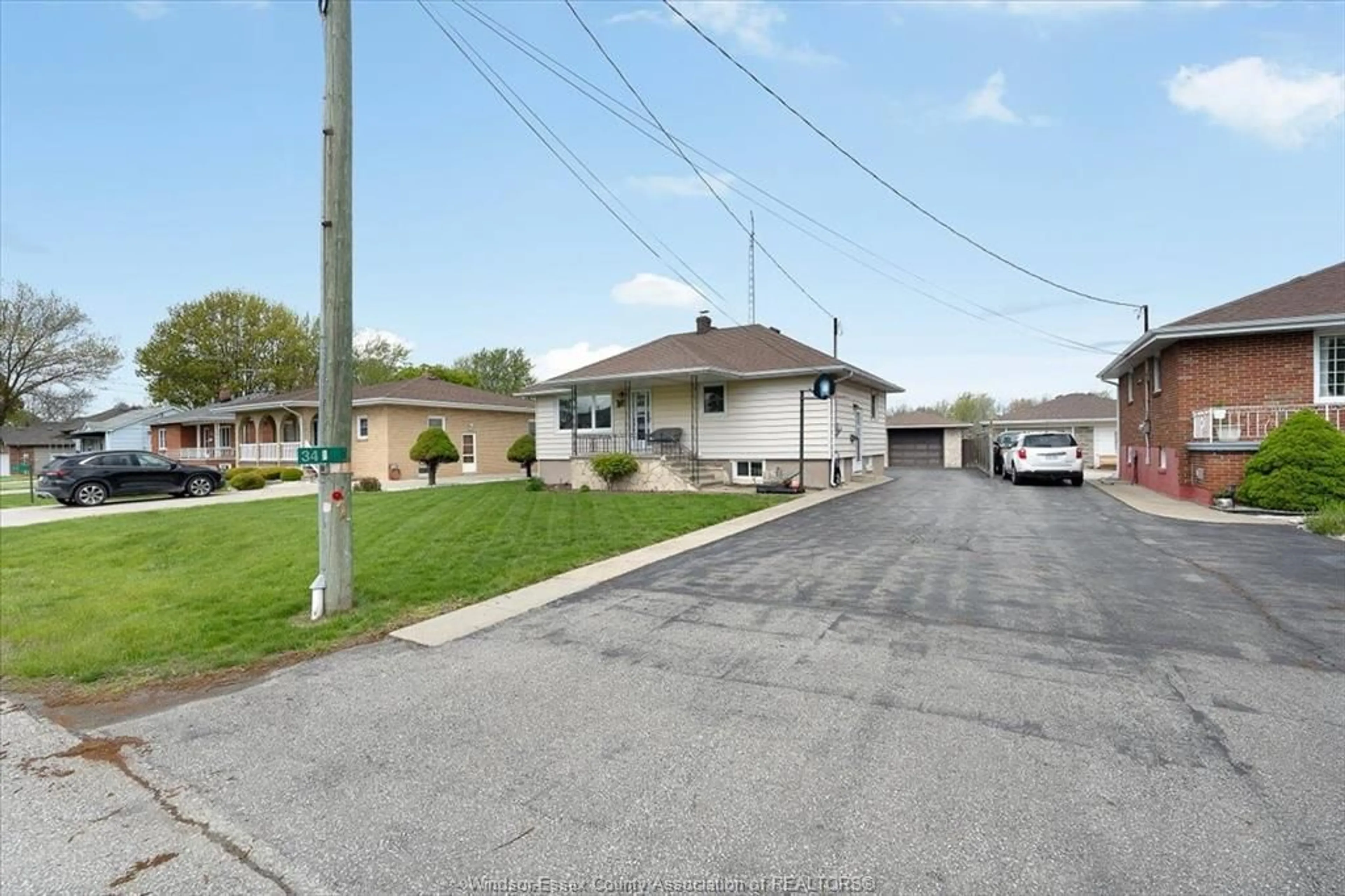 A pic from outside/outdoor area/front of a property/back of a property/a pic from drone, street for 34 TEXAS Rd, Amherstburg Ontario N9V 2R7
