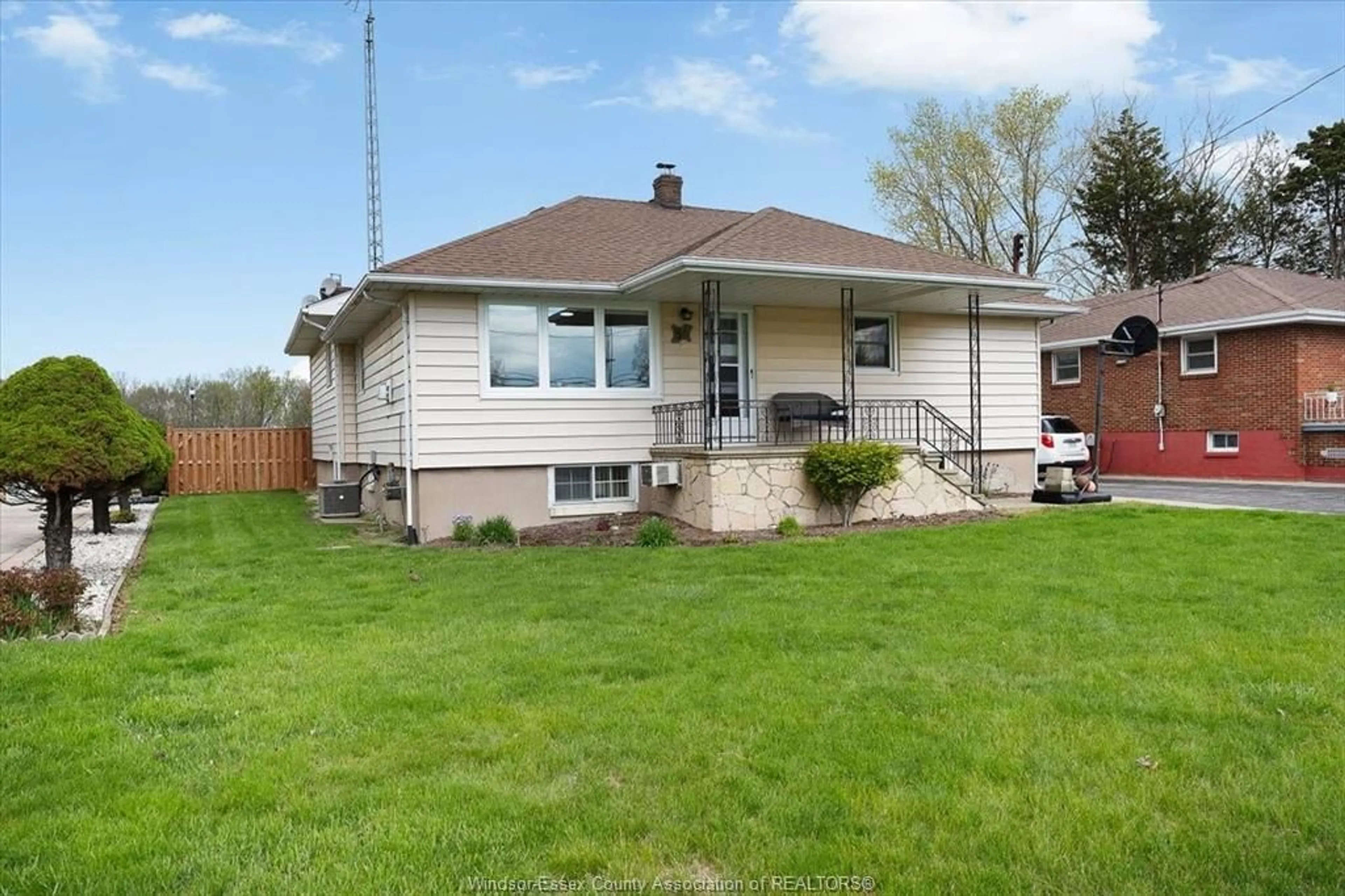 Home with vinyl exterior material, street for 34 TEXAS Rd, Amherstburg Ontario N9V 2R7