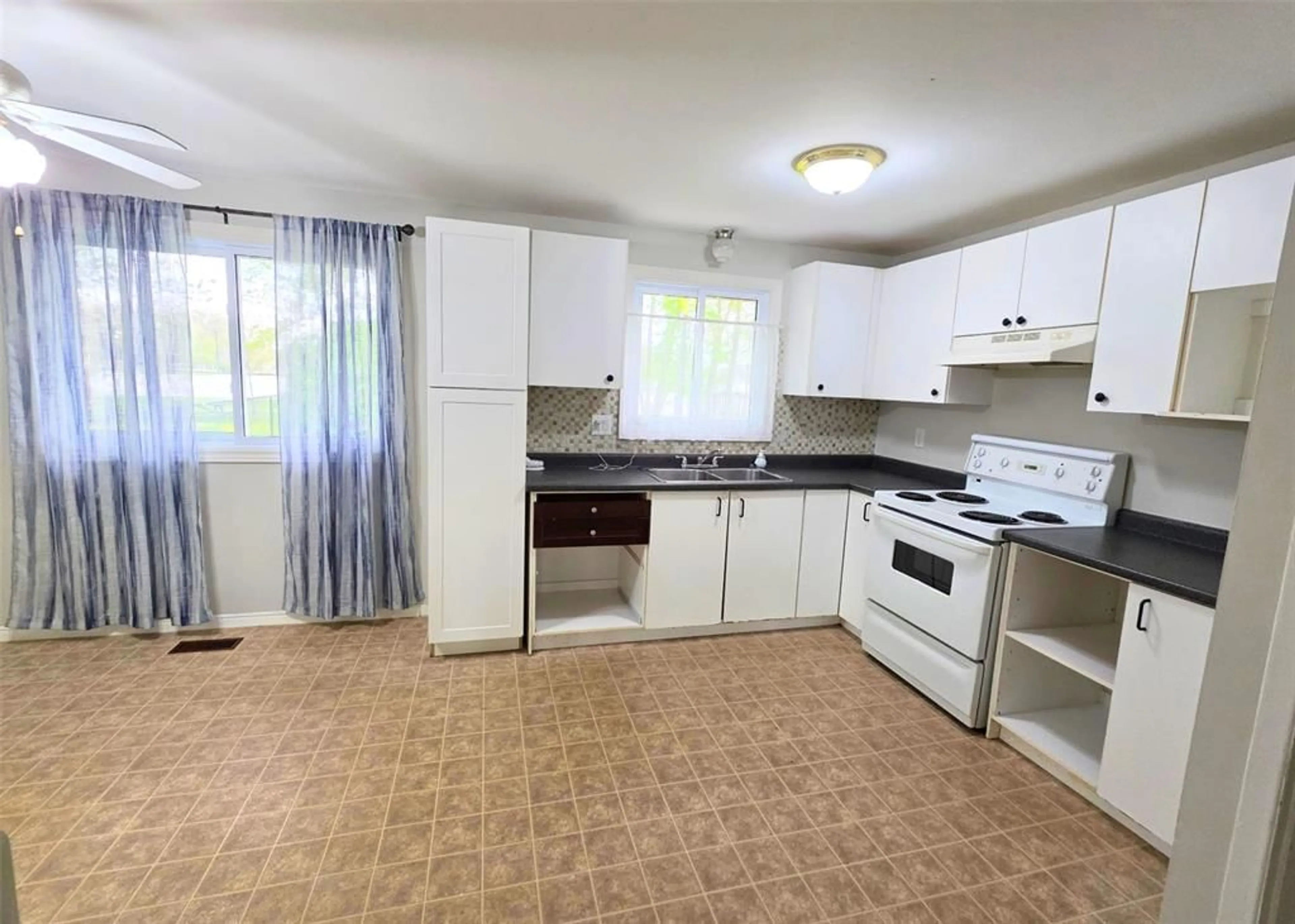 Standard kitchen, unknown for 322 Somerset Cres, Sarnia Ontario N7S 4G1
