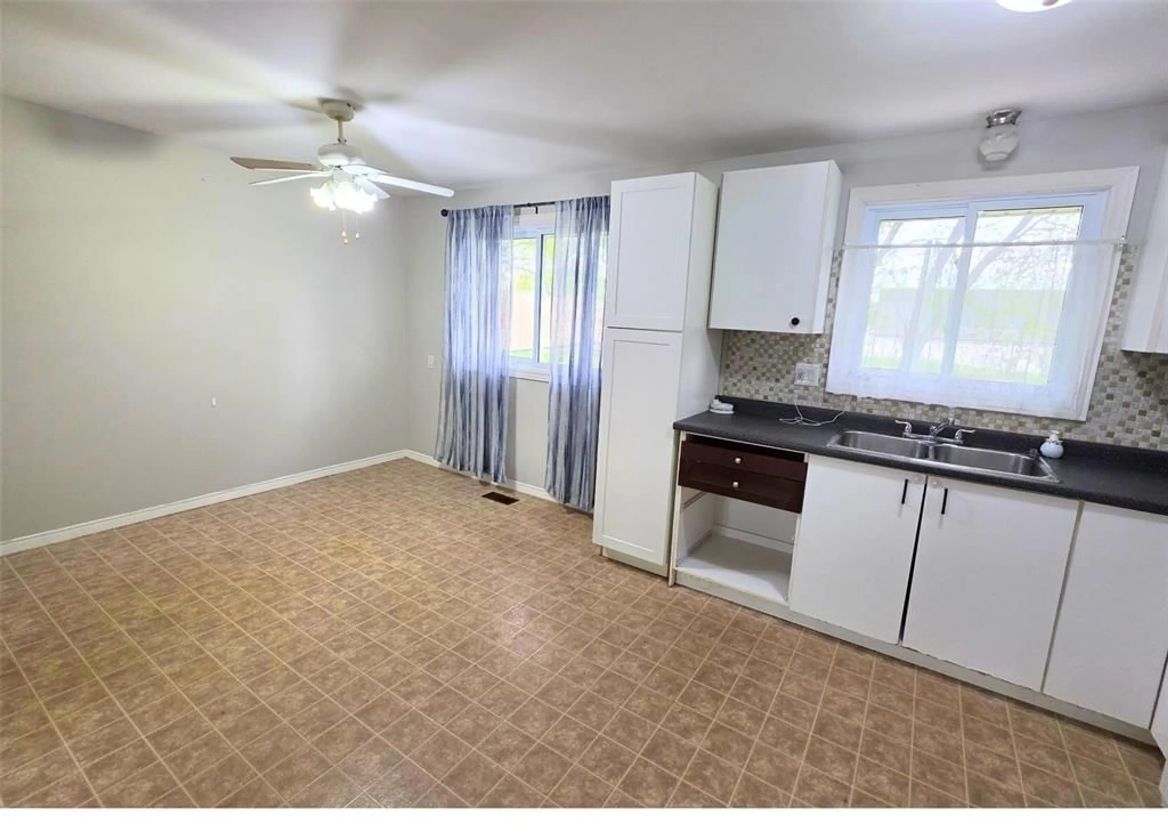 Standard kitchen, unknown for 322 Somerset Cres, Sarnia Ontario N7S 4G1