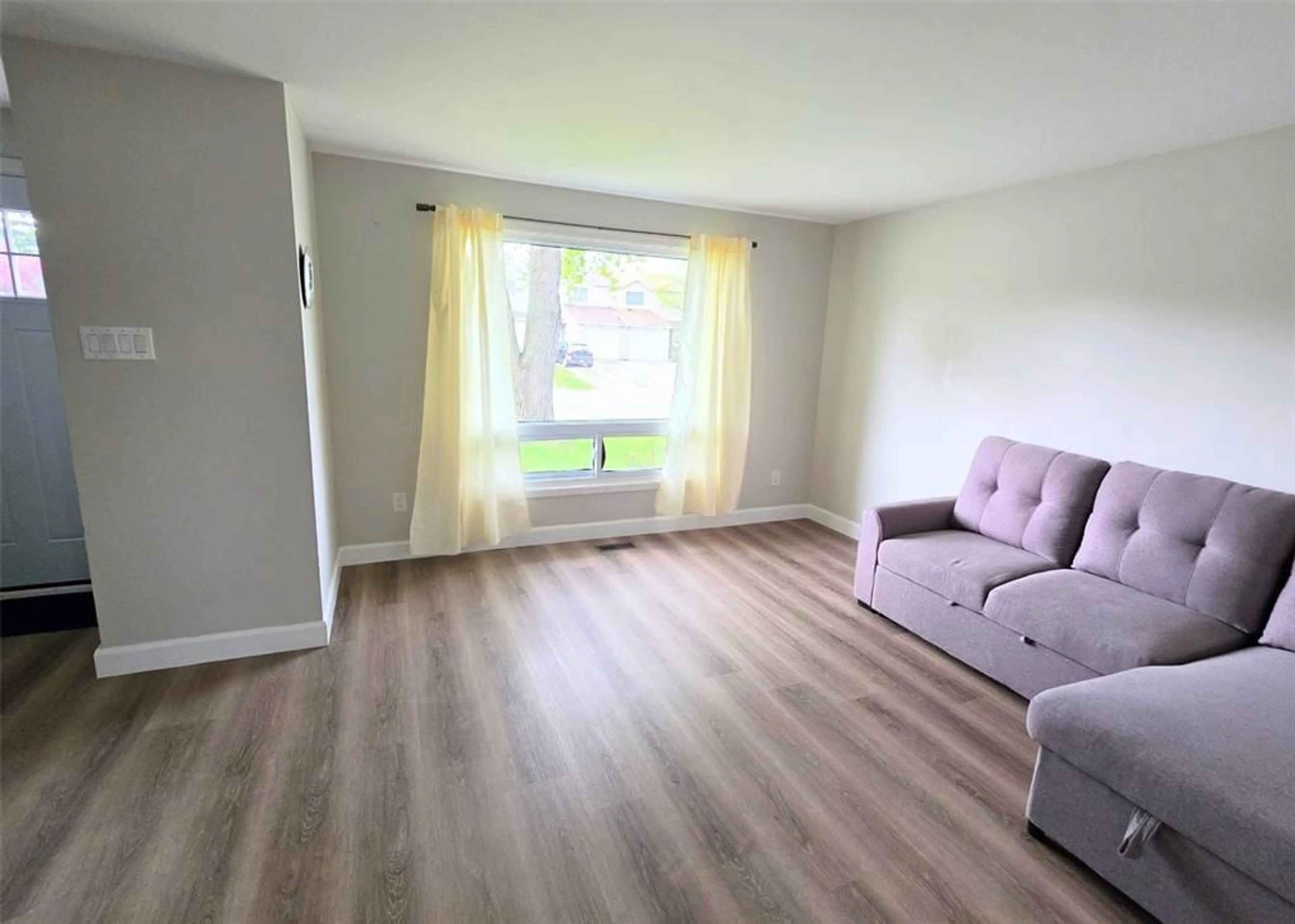 A pic of a room for 322 Somerset Cres, Sarnia Ontario N7S 4G1