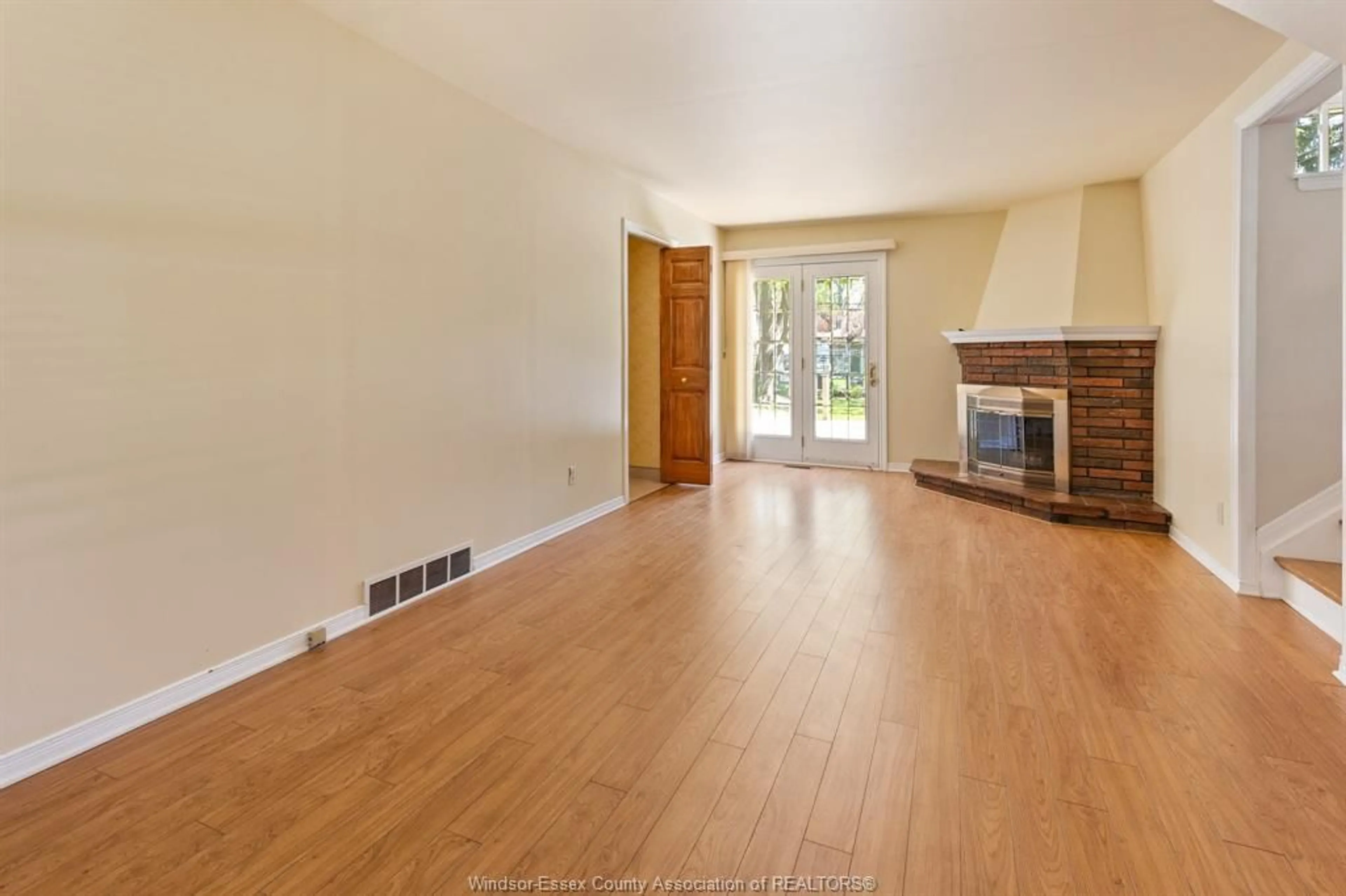 A pic of a room for 5890 CABOT Ave, LaSalle Ontario N9H 1M2