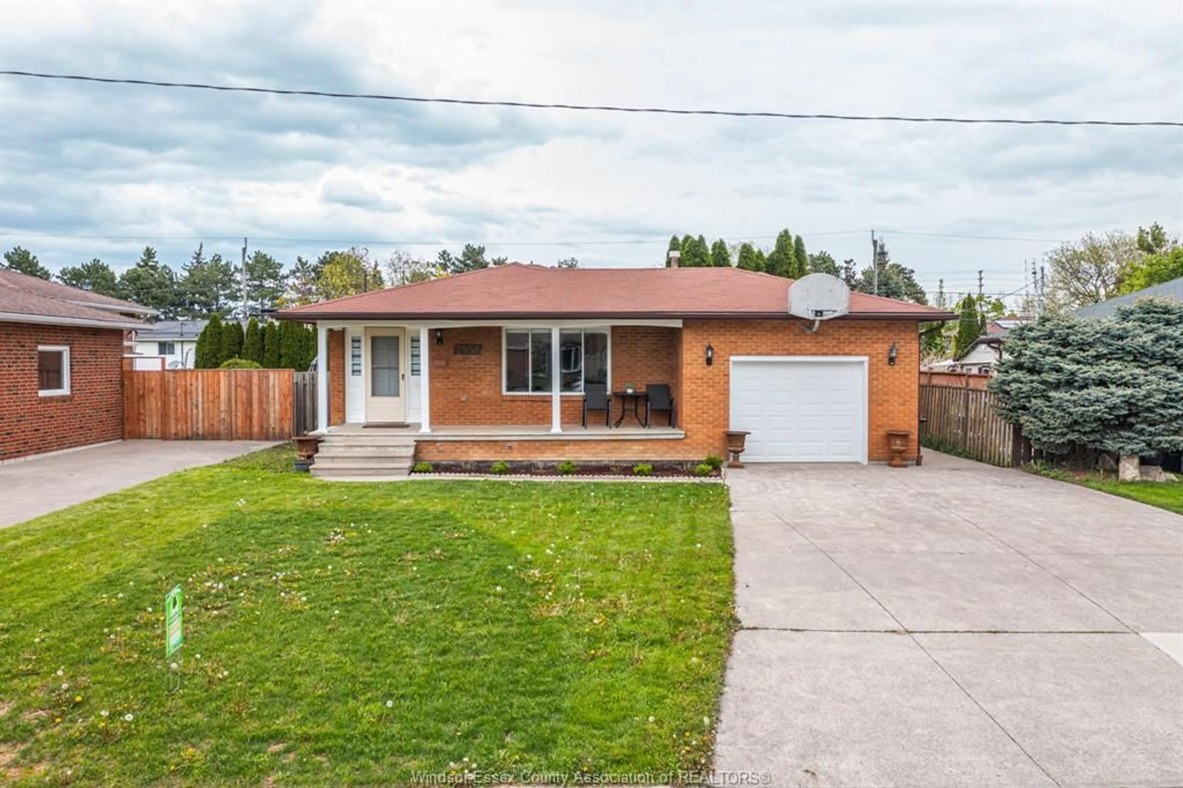 Home with brick exterior material, street for 2958 LLYOD GEORGE, Windsor Ontario N8T 2V1