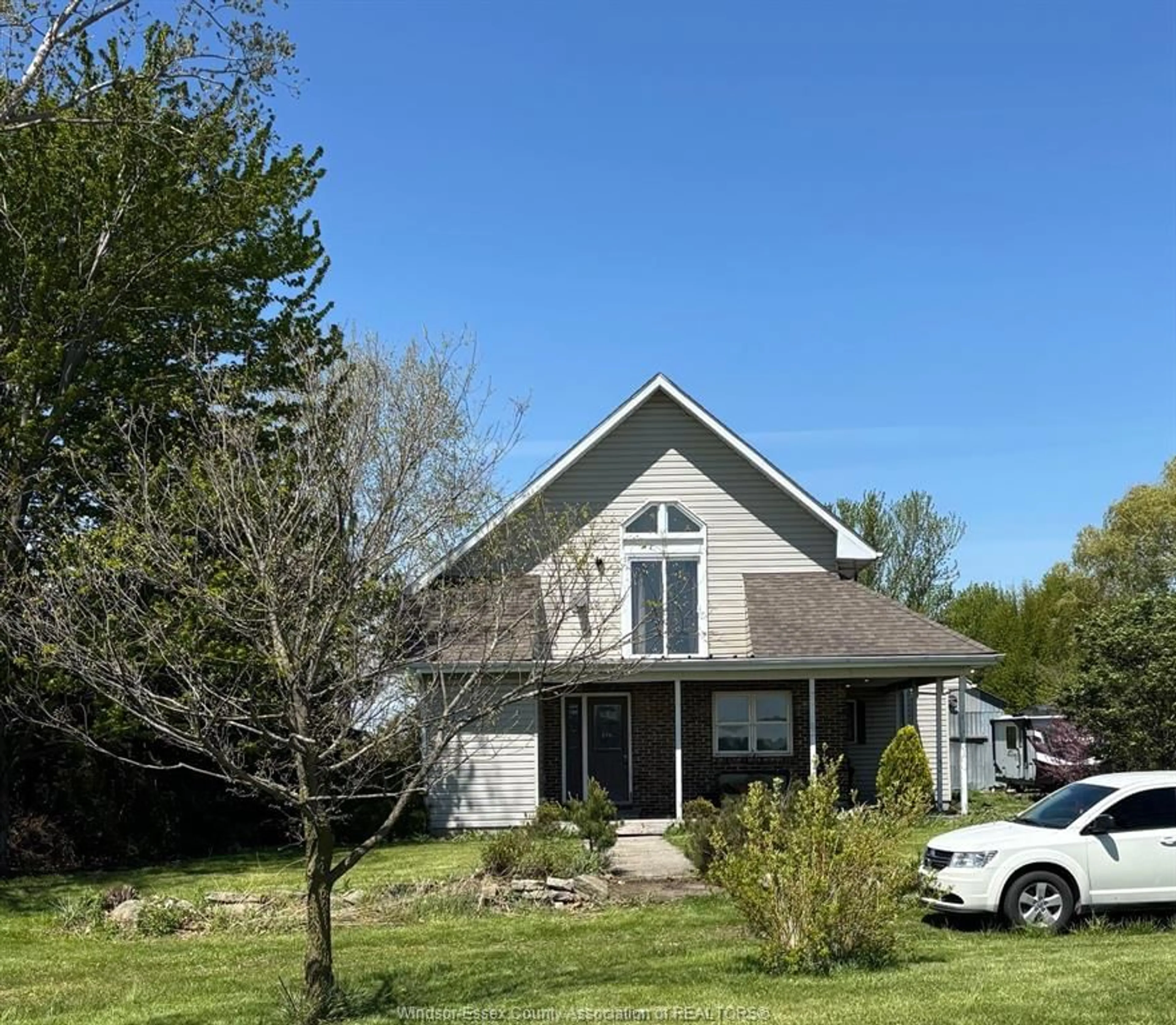 Home with vinyl exterior material, unknown for 6318 Concession 6, Essex Ontario N0R 1G0