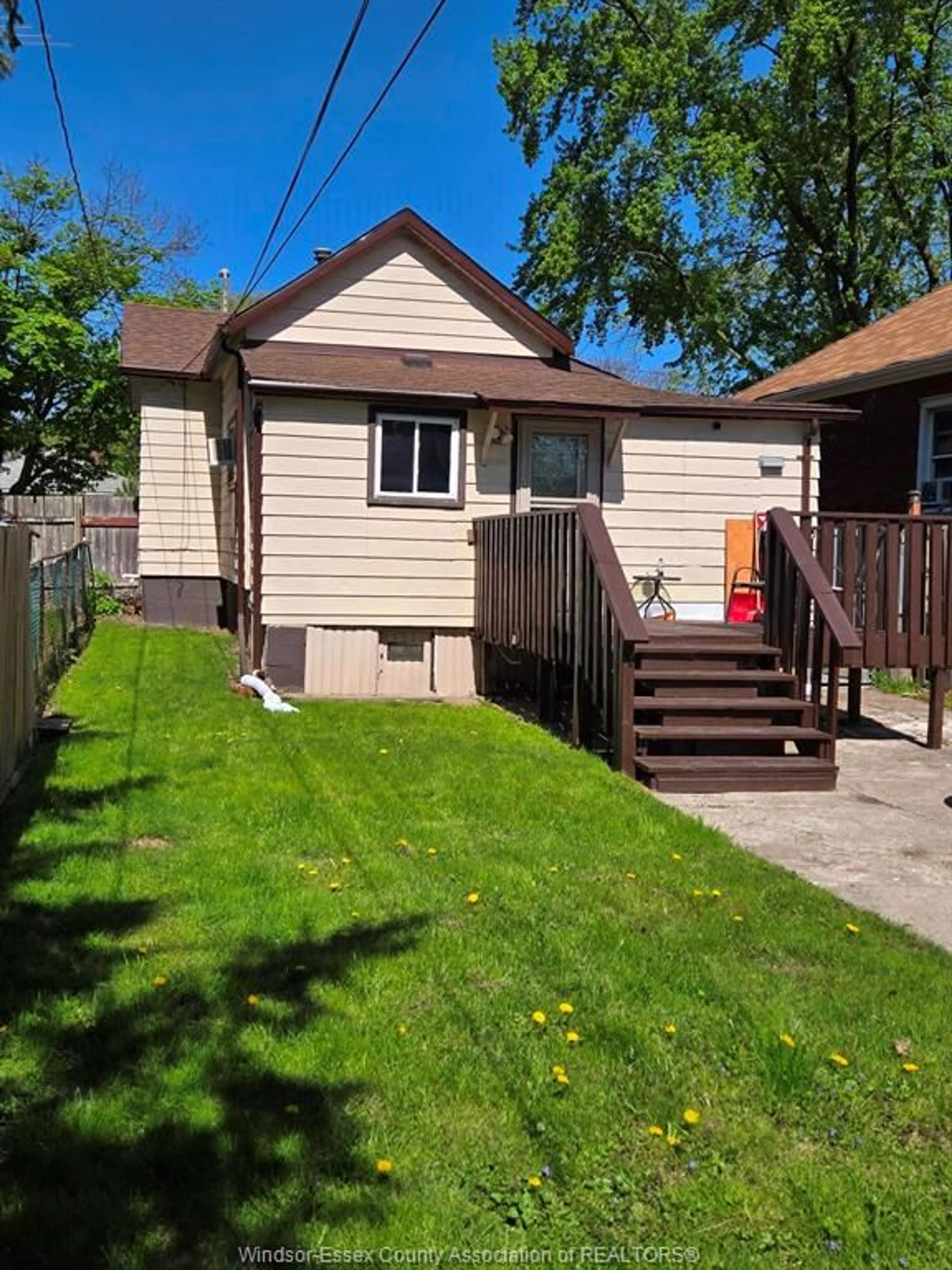 Home with vinyl exterior material, street for 3595 QUEEN, Windsor Ontario N9C 1N8