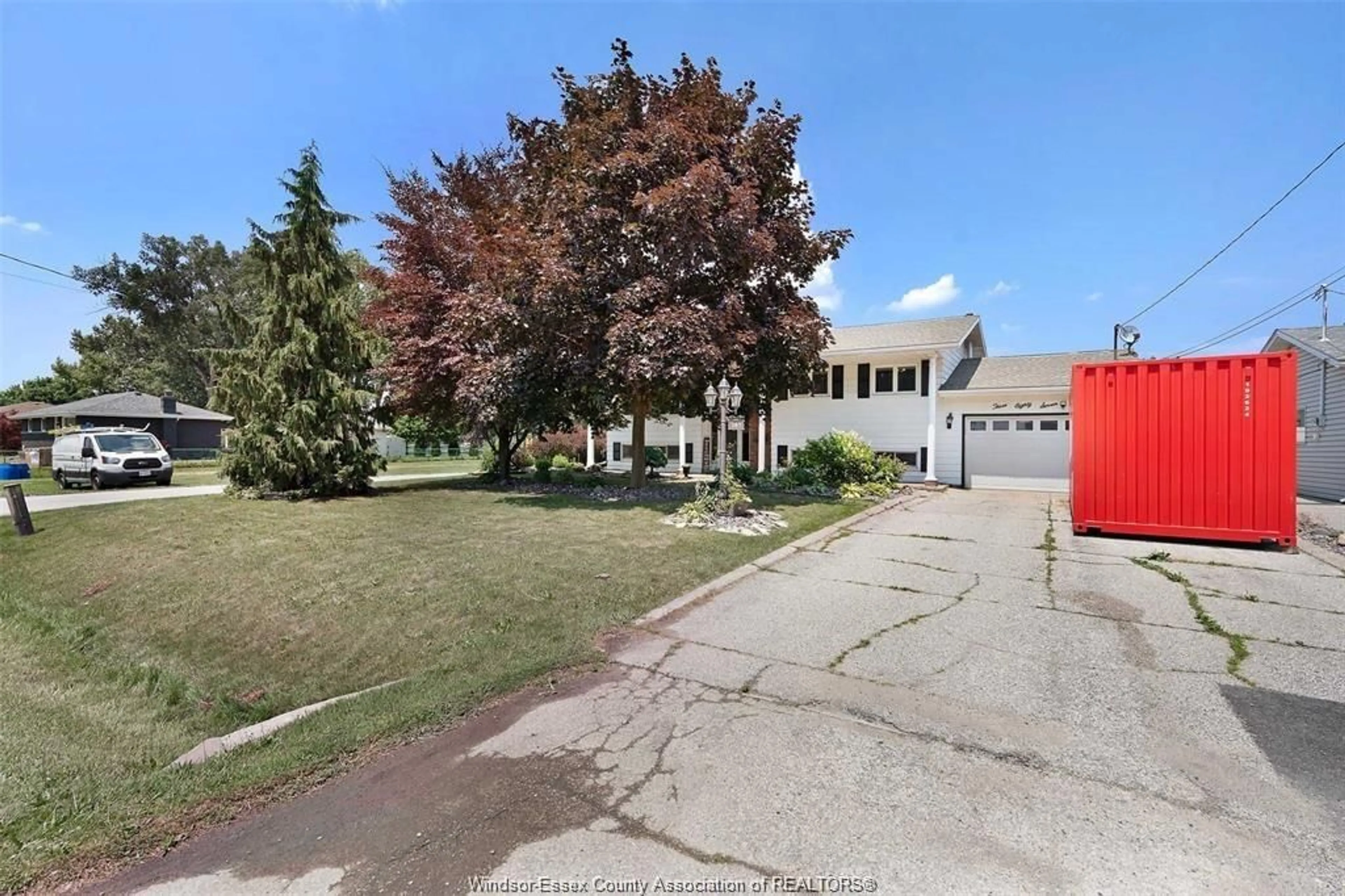 A pic from outside/outdoor area/front of a property/back of a property/a pic from drone, street for 387 REAUME Rd, LaSalle Ontario N9J 1B2