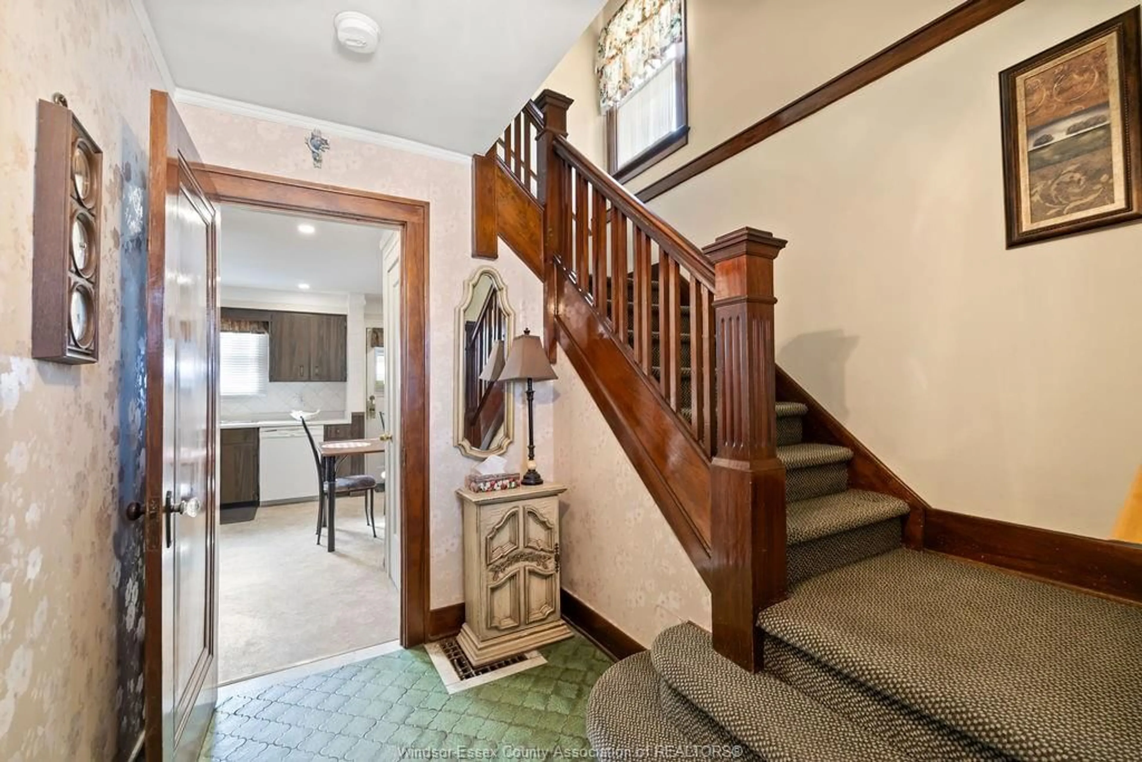 Indoor foyer for 2333 CHILVER, Windsor Ontario N8W 2V6