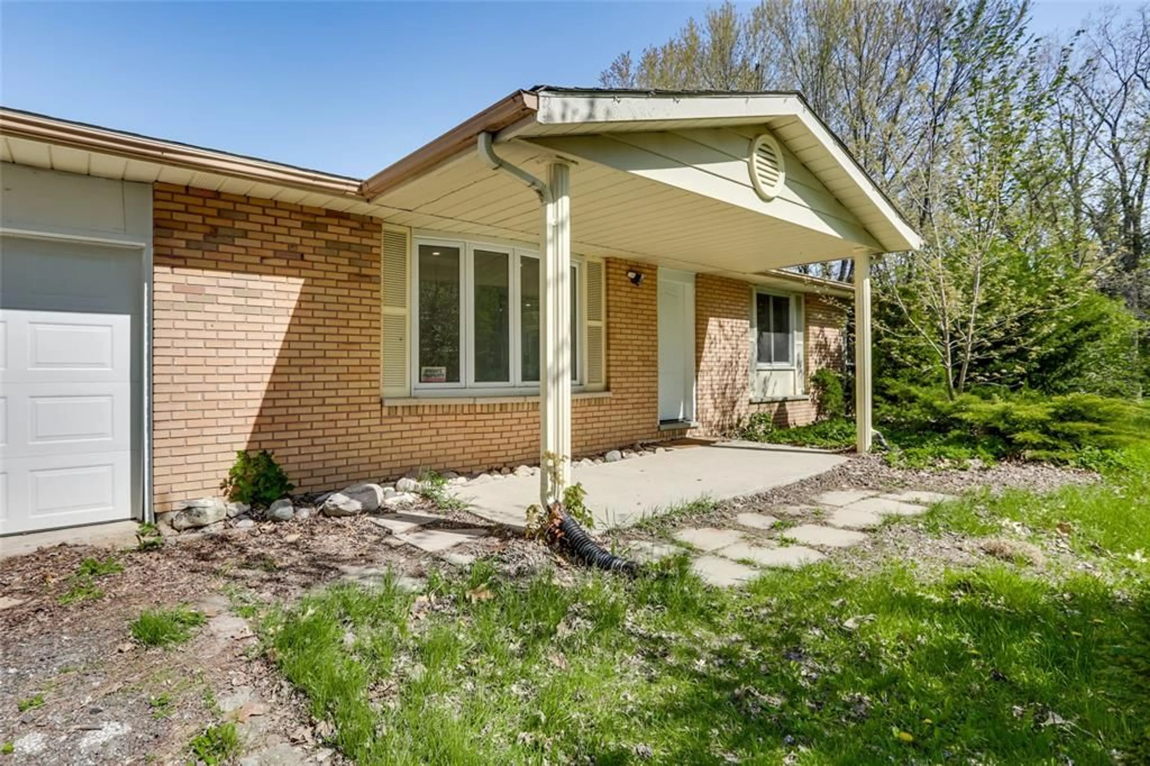 Home with brick exterior material, street for 649 TRILLIUM Dr, Newbury Ontario N0L 1Z0
