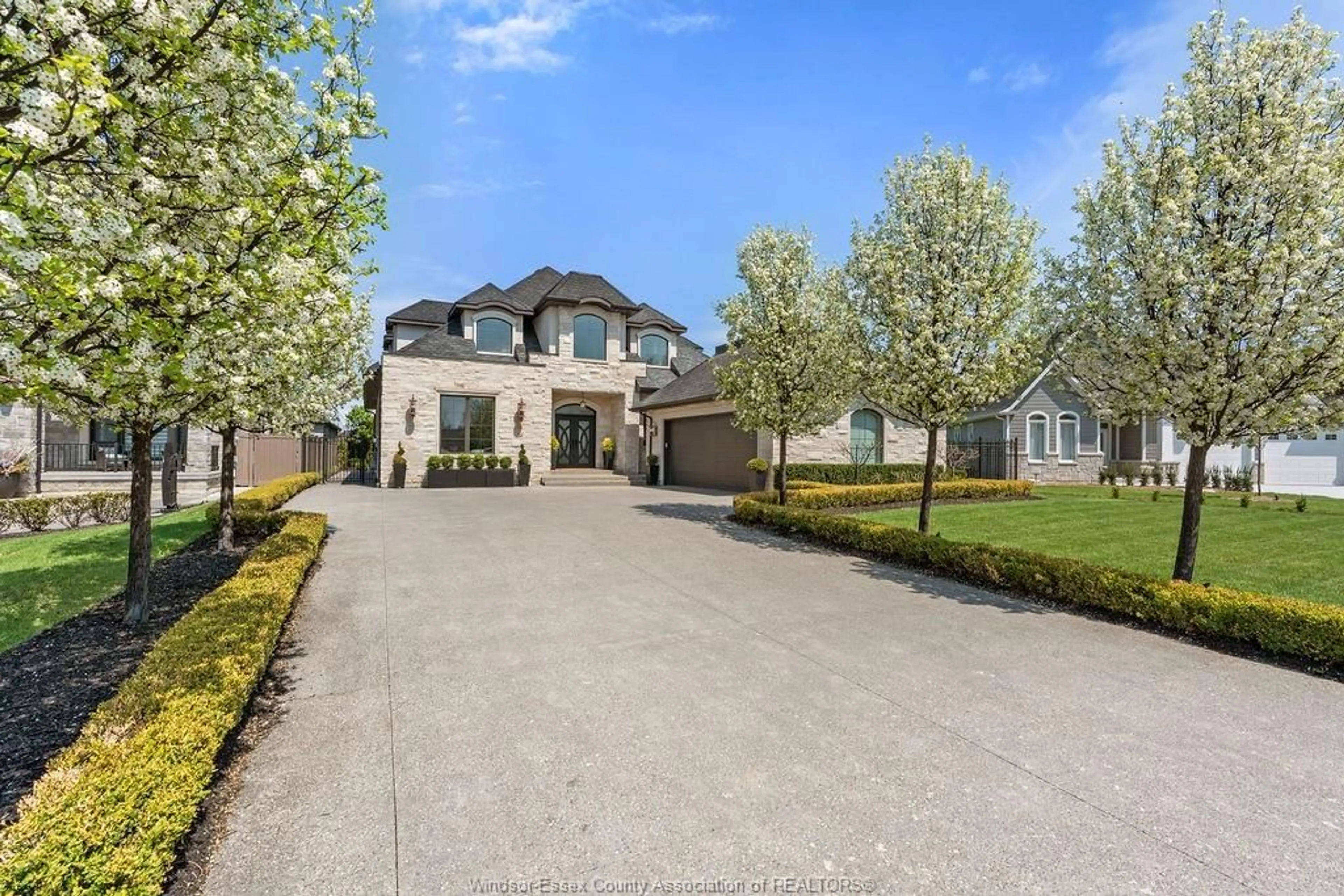 A pic from outside/outdoor area/front of a property/back of a property/a pic from drone, street for 346 JORDAN Lane, Lakeshore Ontario N8N 5C3