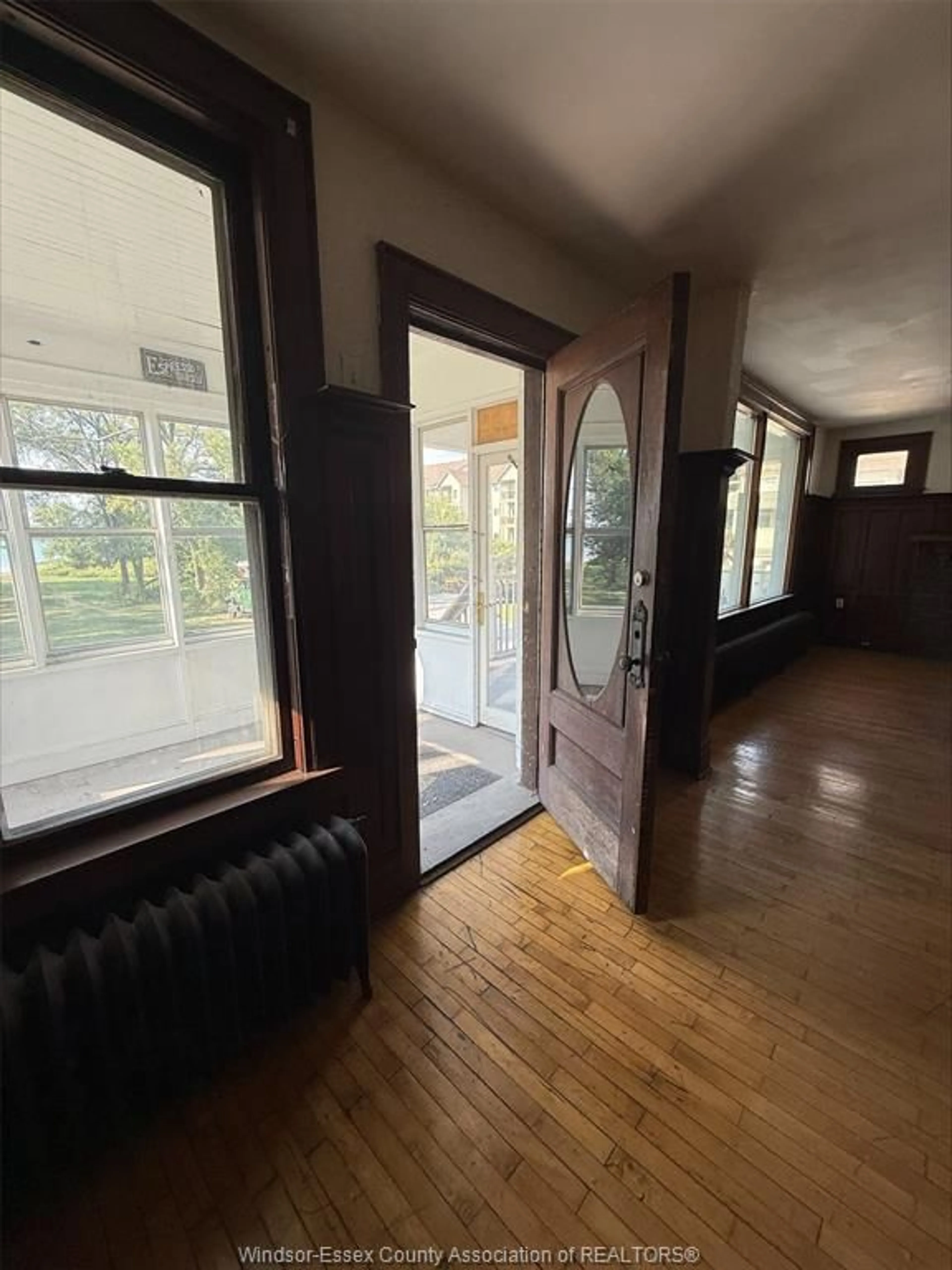 Unknown for 3026 SANDWICH St, Windsor Ontario N9C 1A3