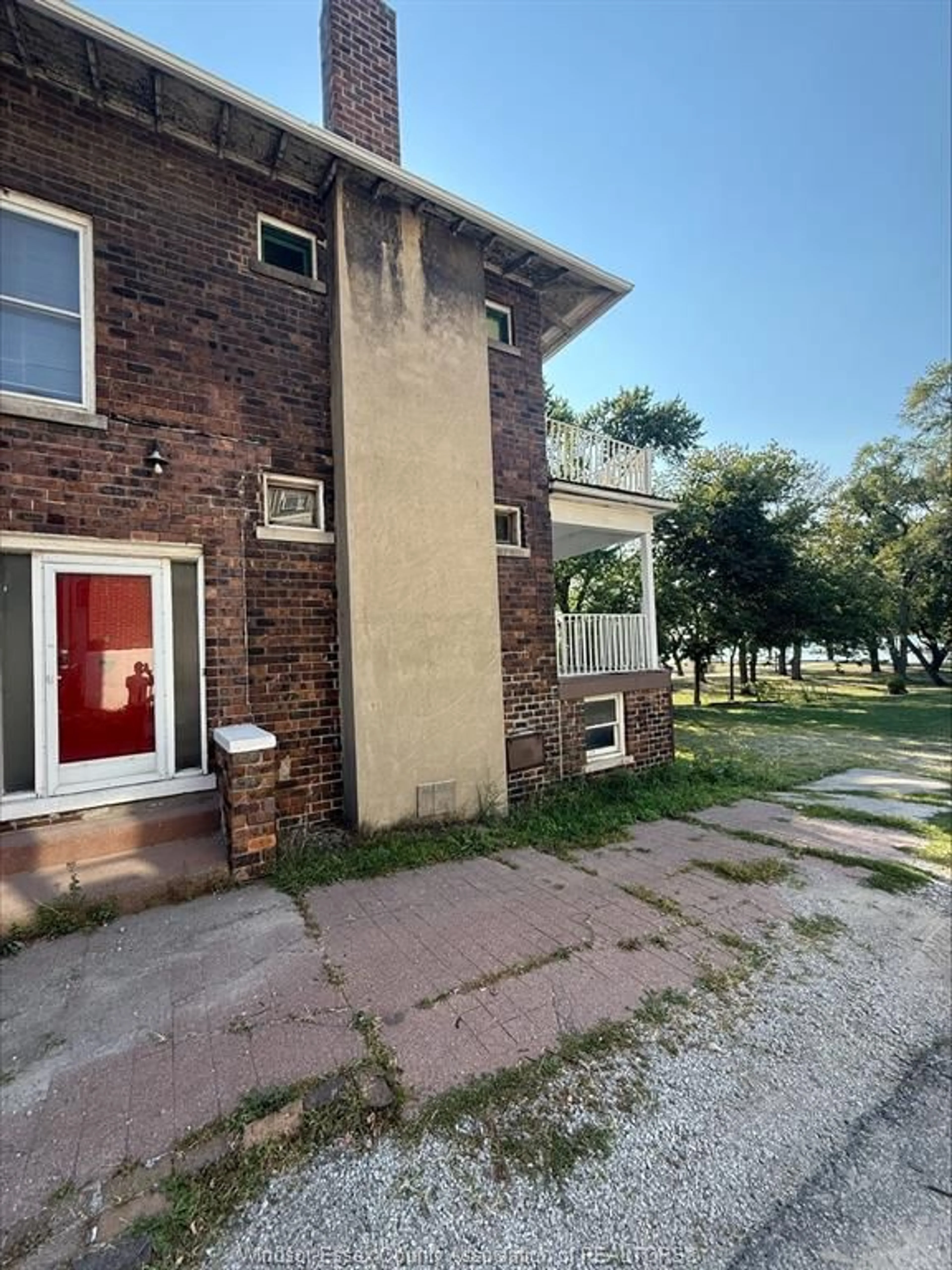 Unknown for 3026 SANDWICH St, Windsor Ontario N9C 1A3