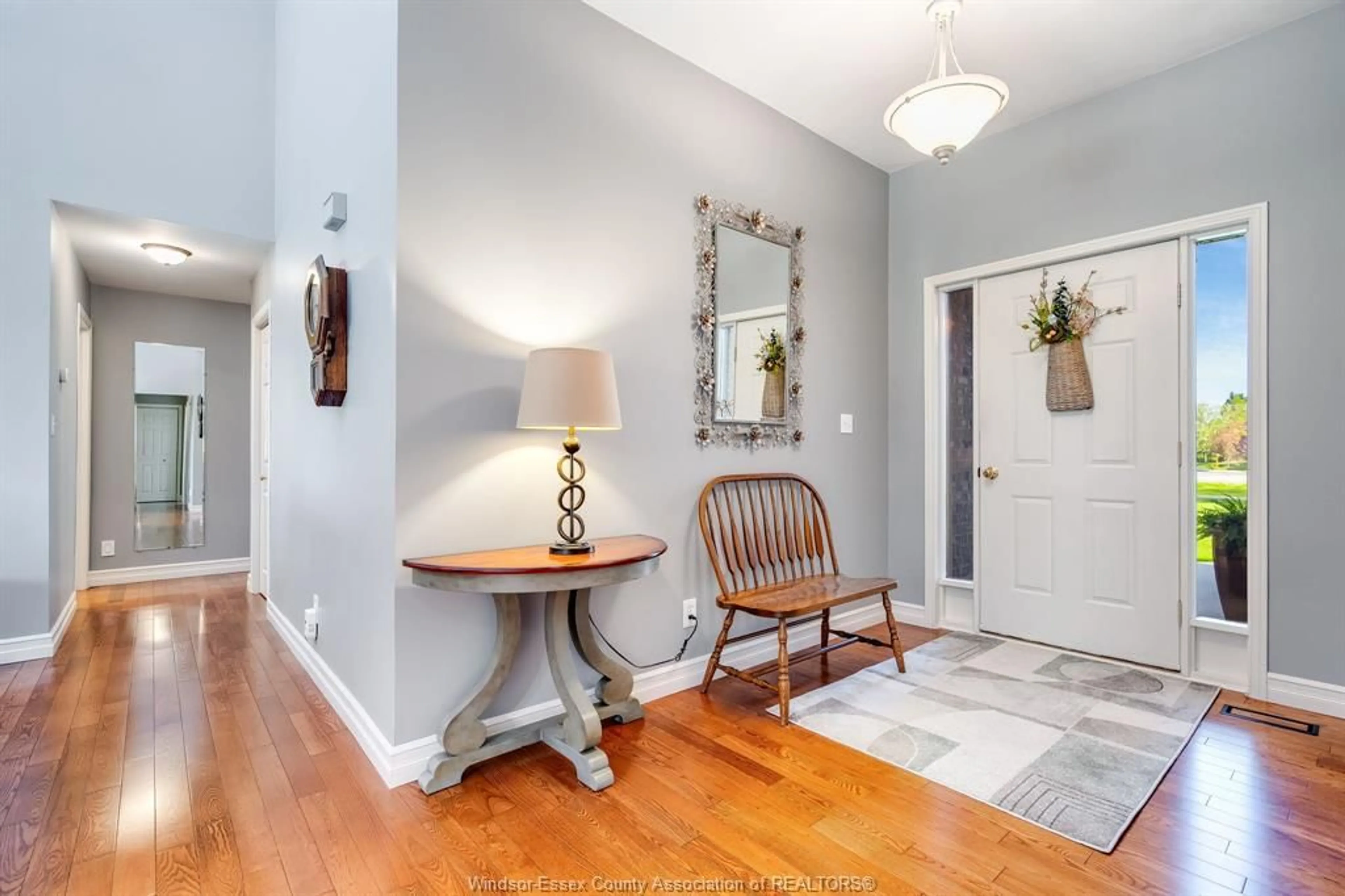 Indoor entryway for 621 County Rd 20, Kingsville Ontario N9Y 2E6