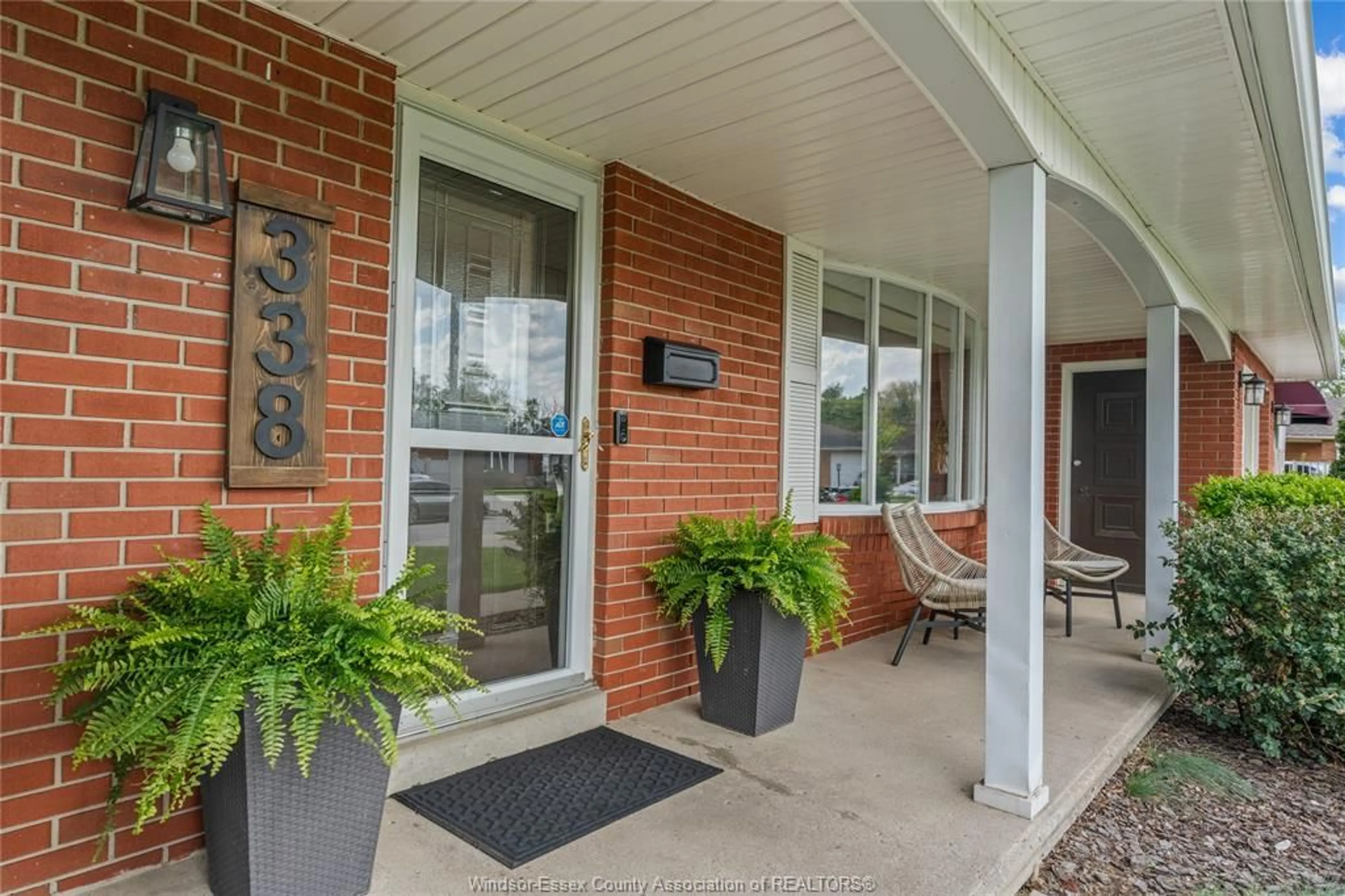 Home with brick exterior material, street for 934 ST. PAUL Ave, Windsor Ontario N9B 2X5