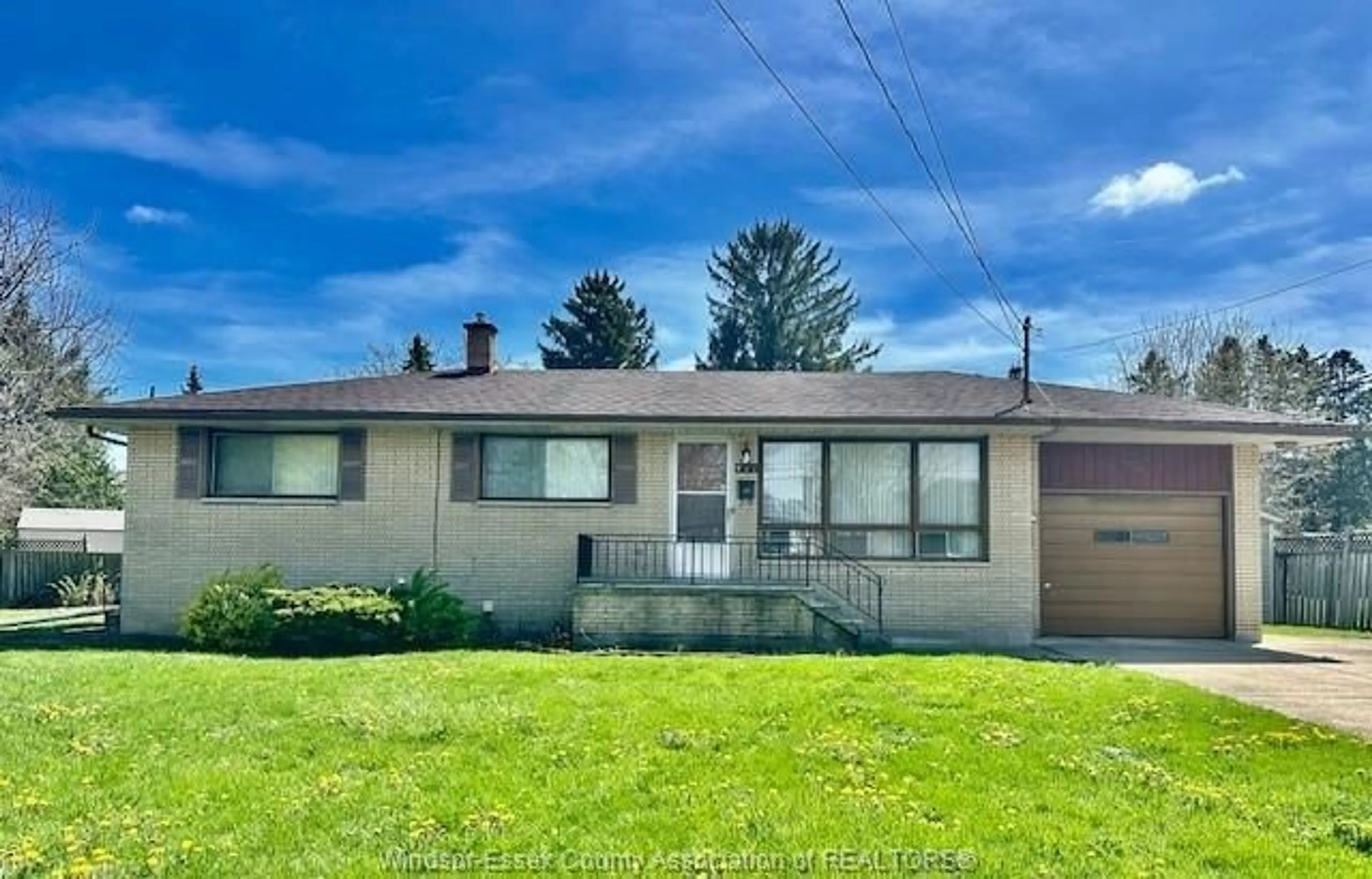 Home with vinyl exterior material, street for 921 KENNEDY Dr, Windsor Ontario N9G 1T2