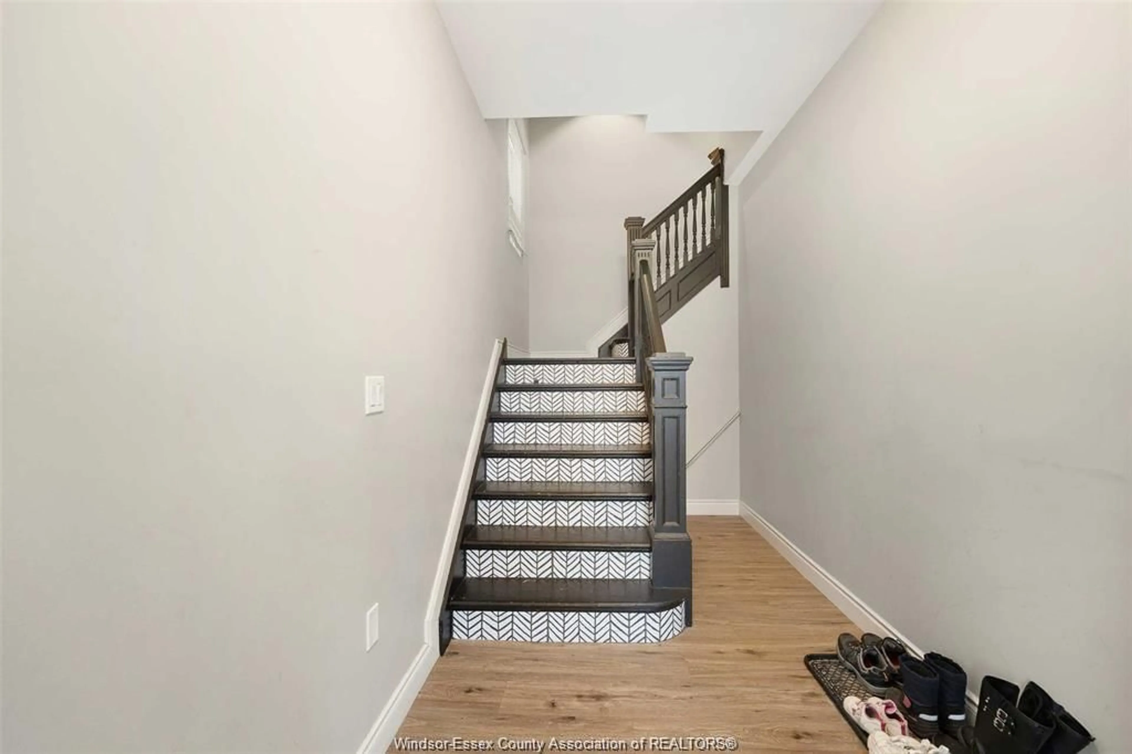 Stairs for 746 DOUGALL Ave, Windsor Ontario N9A 4P8