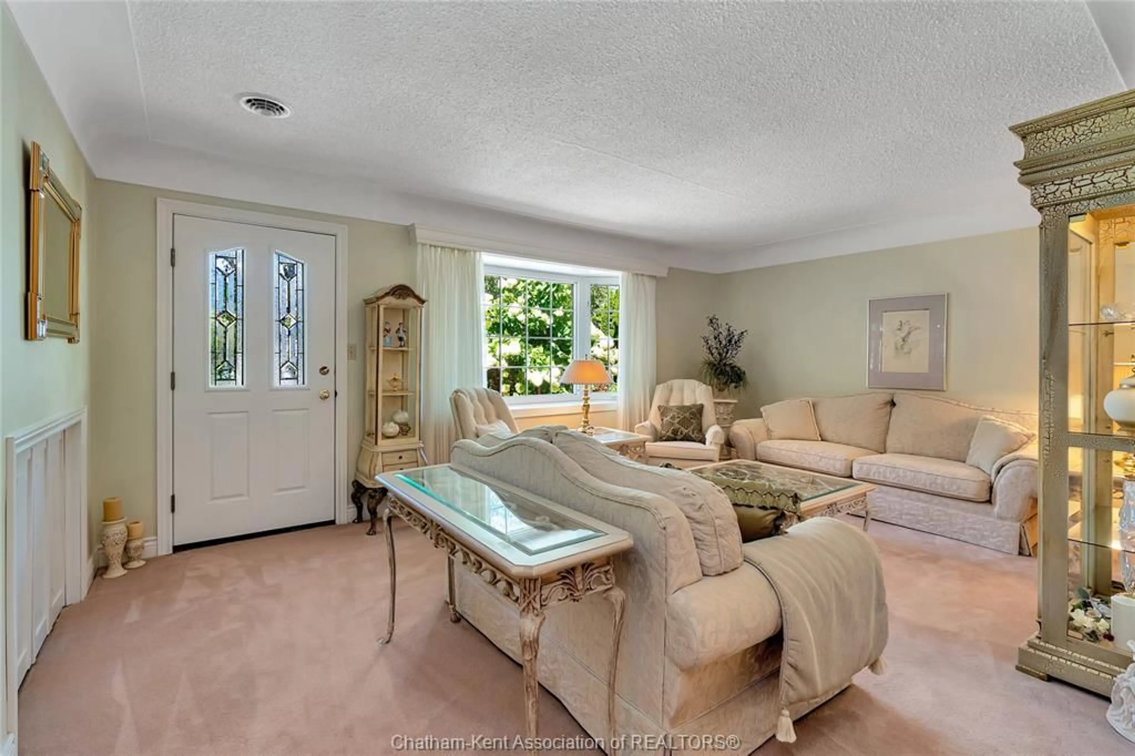 Living room with furniture, unknown for 12980 LONGWOODS Rd, Thamesville Ontario N0P 2K0